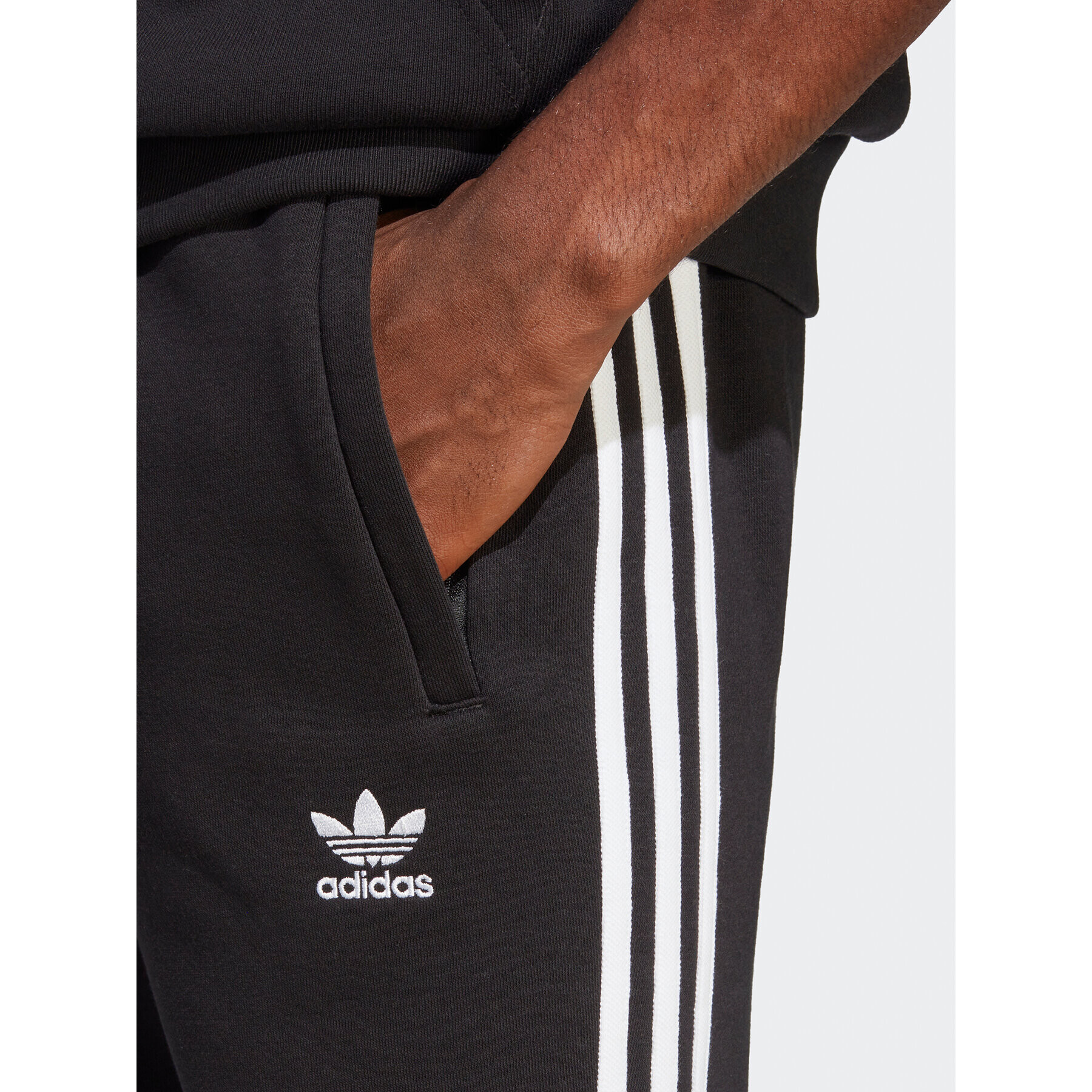 adidas Pantaloni trening adicolor Classics 3-Stripes IA4794 Negru Fitted Fit - Pled.ro