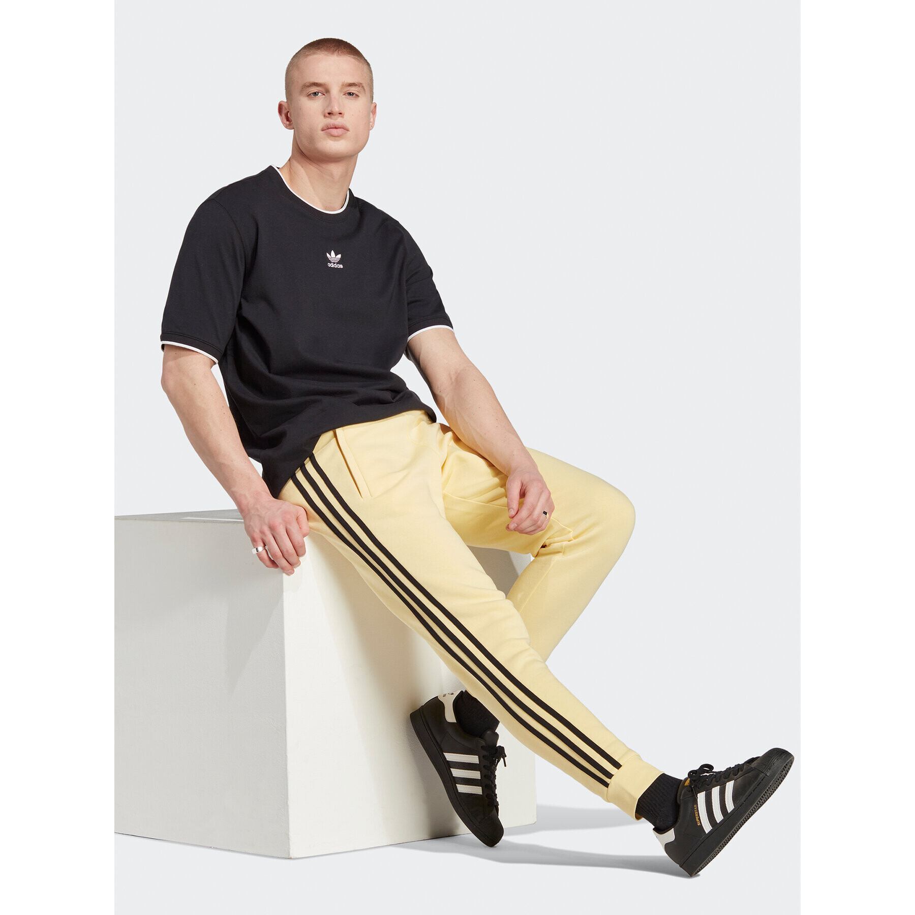 adidas Pantaloni trening Adicolor Classics 3-Stripes Joggers IA4793 Galben Fitted Fit - Pled.ro