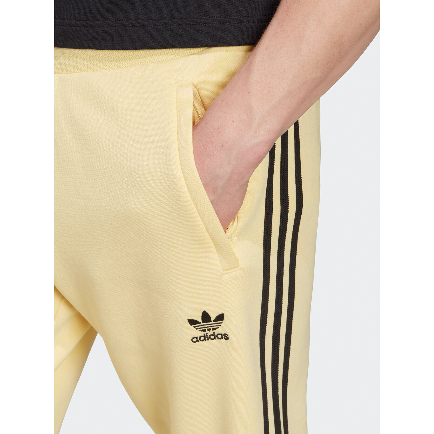 adidas Pantaloni trening Adicolor Classics 3-Stripes Joggers IA4793 Galben Fitted Fit - Pled.ro