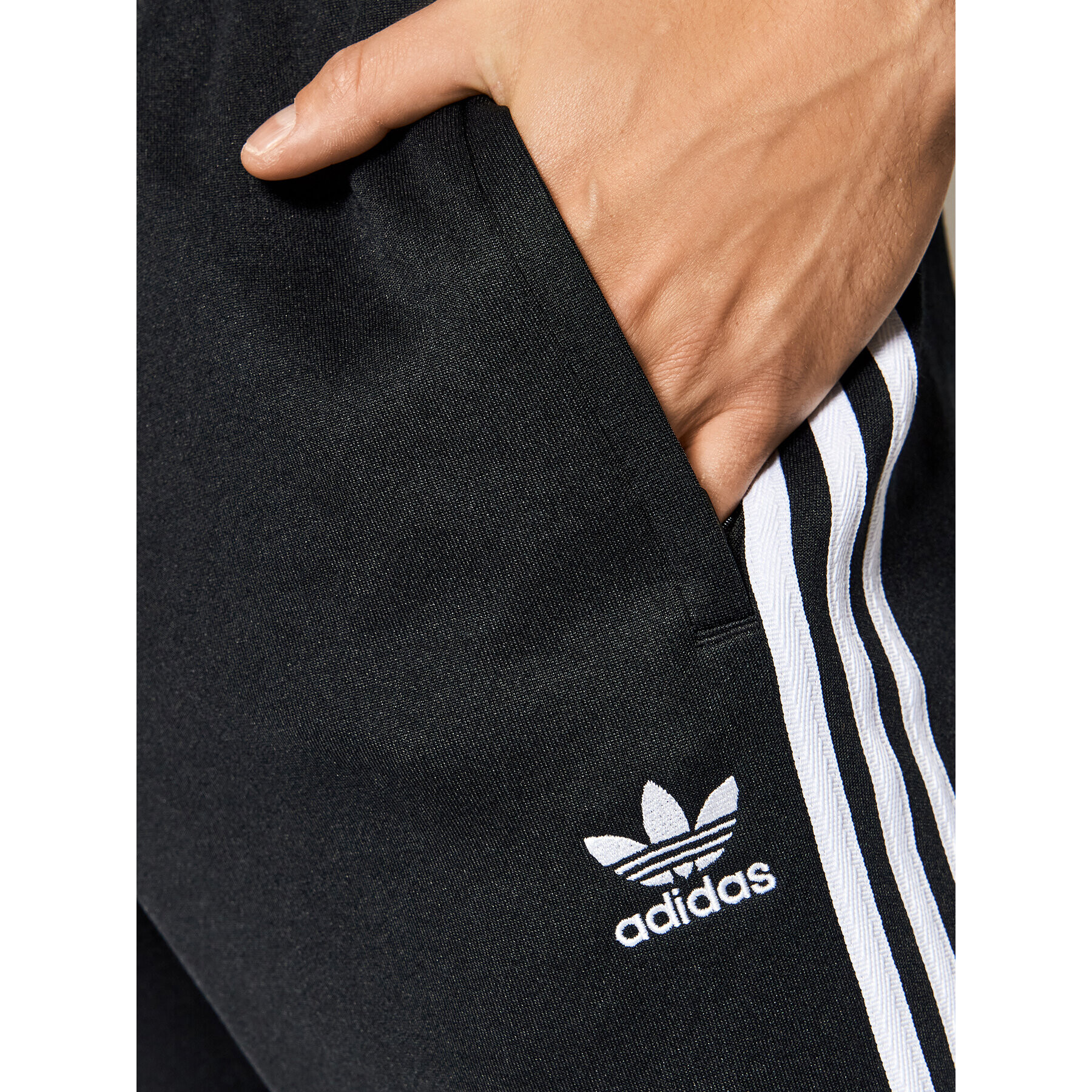 adidas Pantaloni trening adicolor Classics GF0210 Negru Slim Fit - Pled.ro