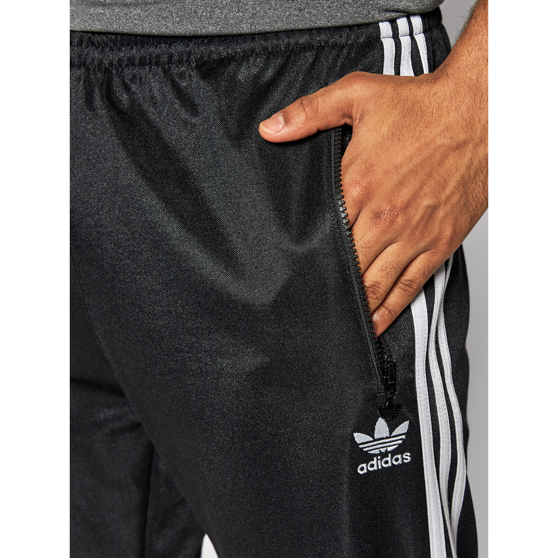 adidas Pantaloni trening adicolor Classics HC1934 Negru Slim Fit - Pled.ro