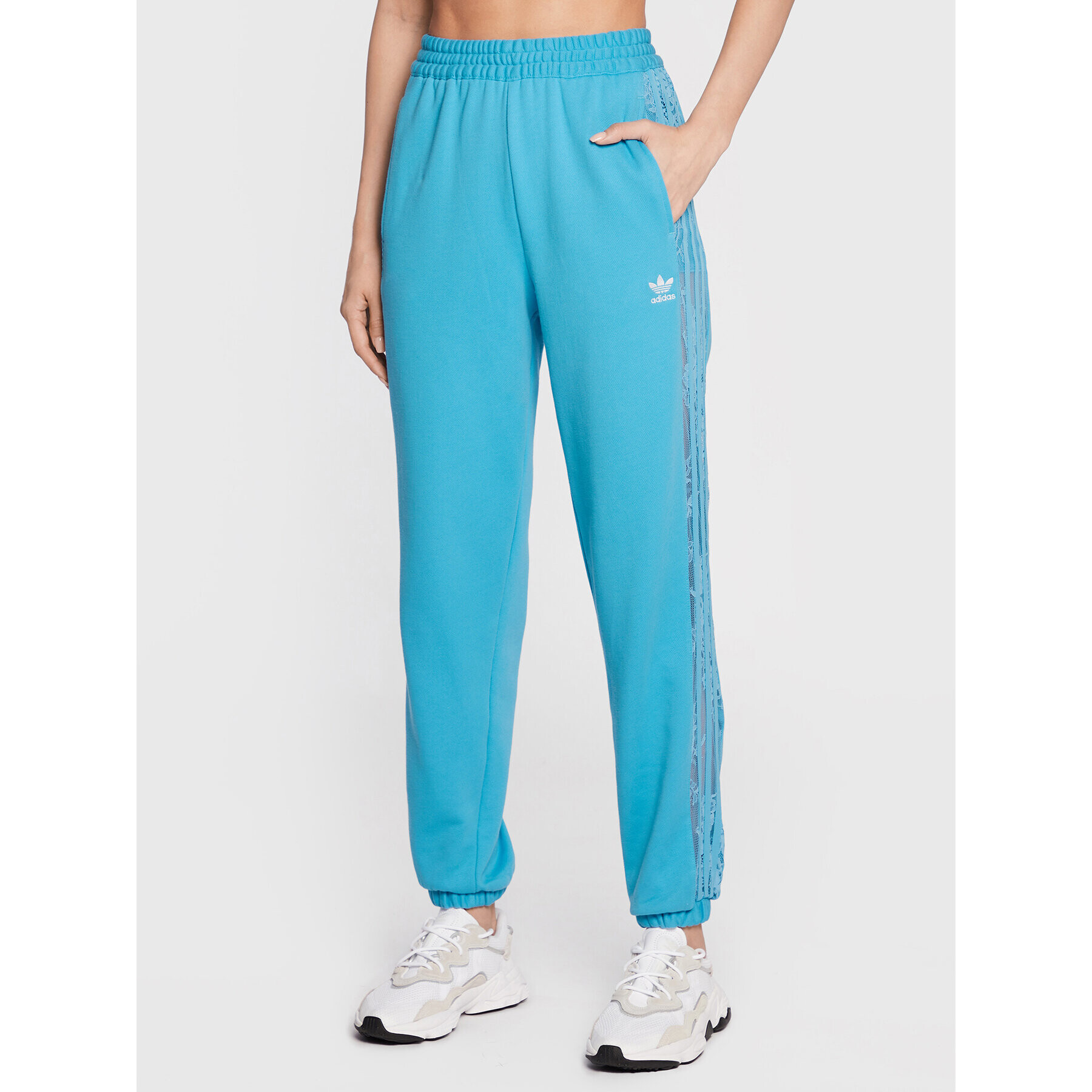 adidas Pantaloni trening adicolor Classics HC4578 Albastru Relaxed Fit - Pled.ro