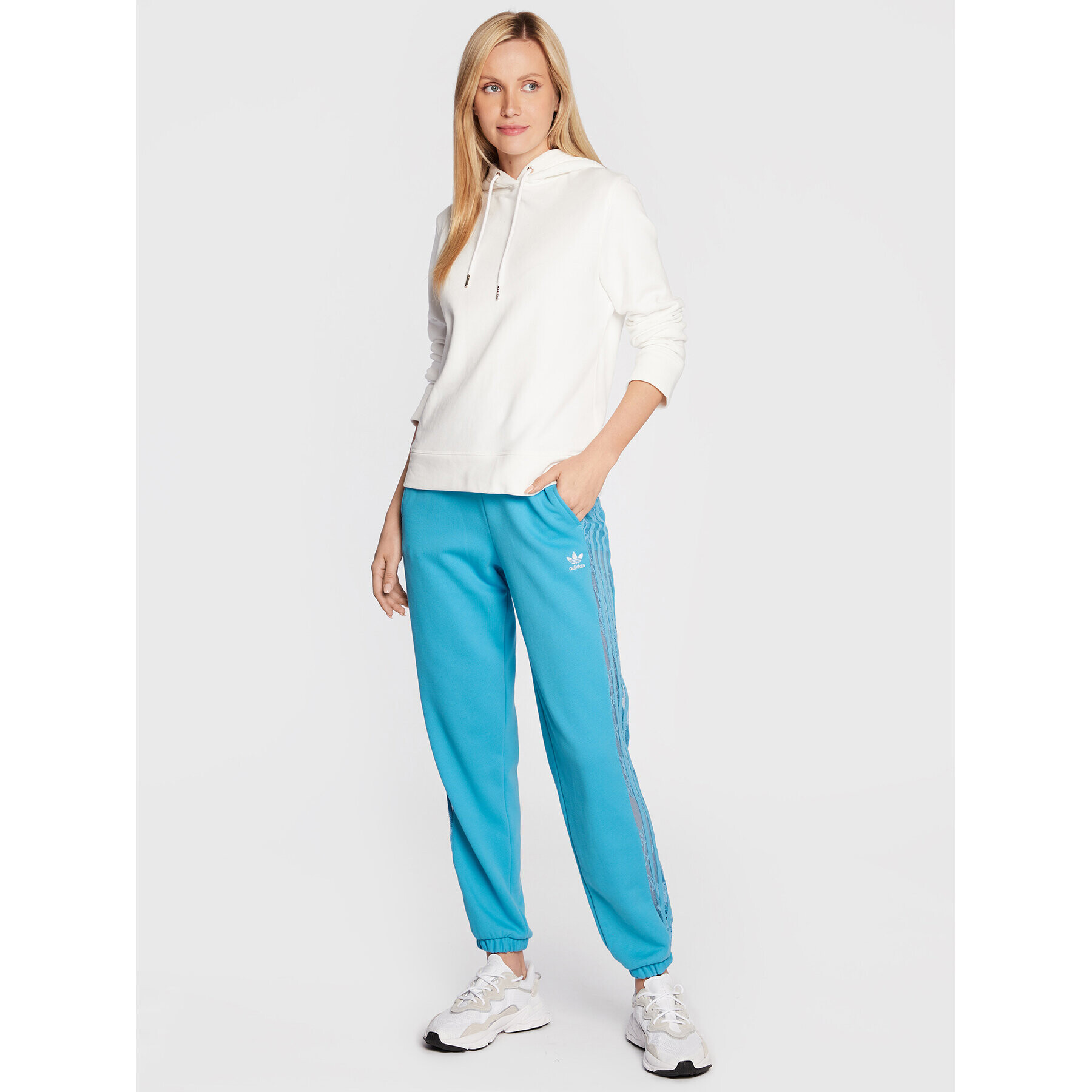 adidas Pantaloni trening adicolor Classics HC4578 Albastru Relaxed Fit - Pled.ro