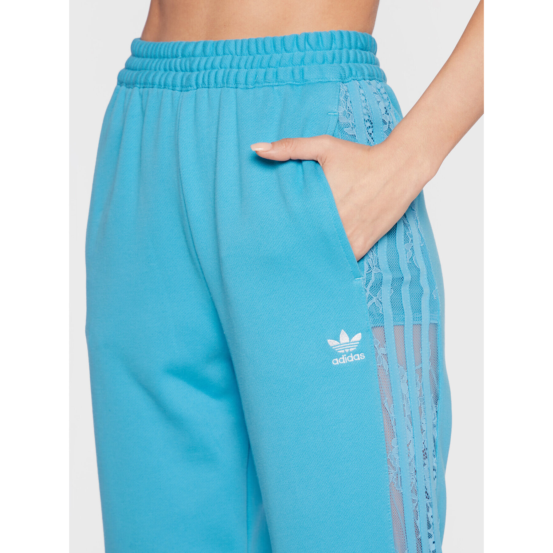 adidas Pantaloni trening adicolor Classics HC4578 Albastru Relaxed Fit - Pled.ro