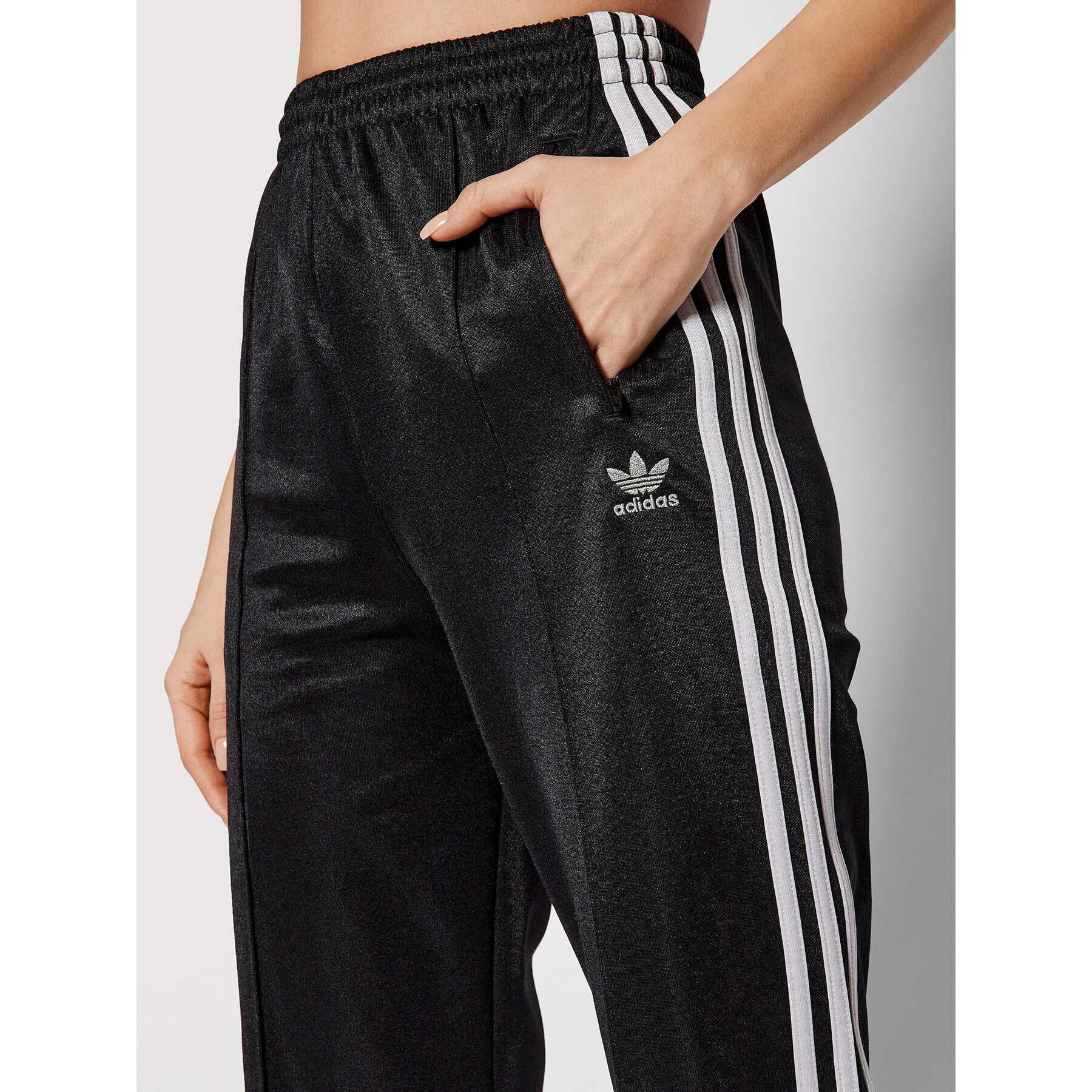 adidas Pantaloni trening adicolor Classics HF7528 Negru Relaxed Fit - Pled.ro