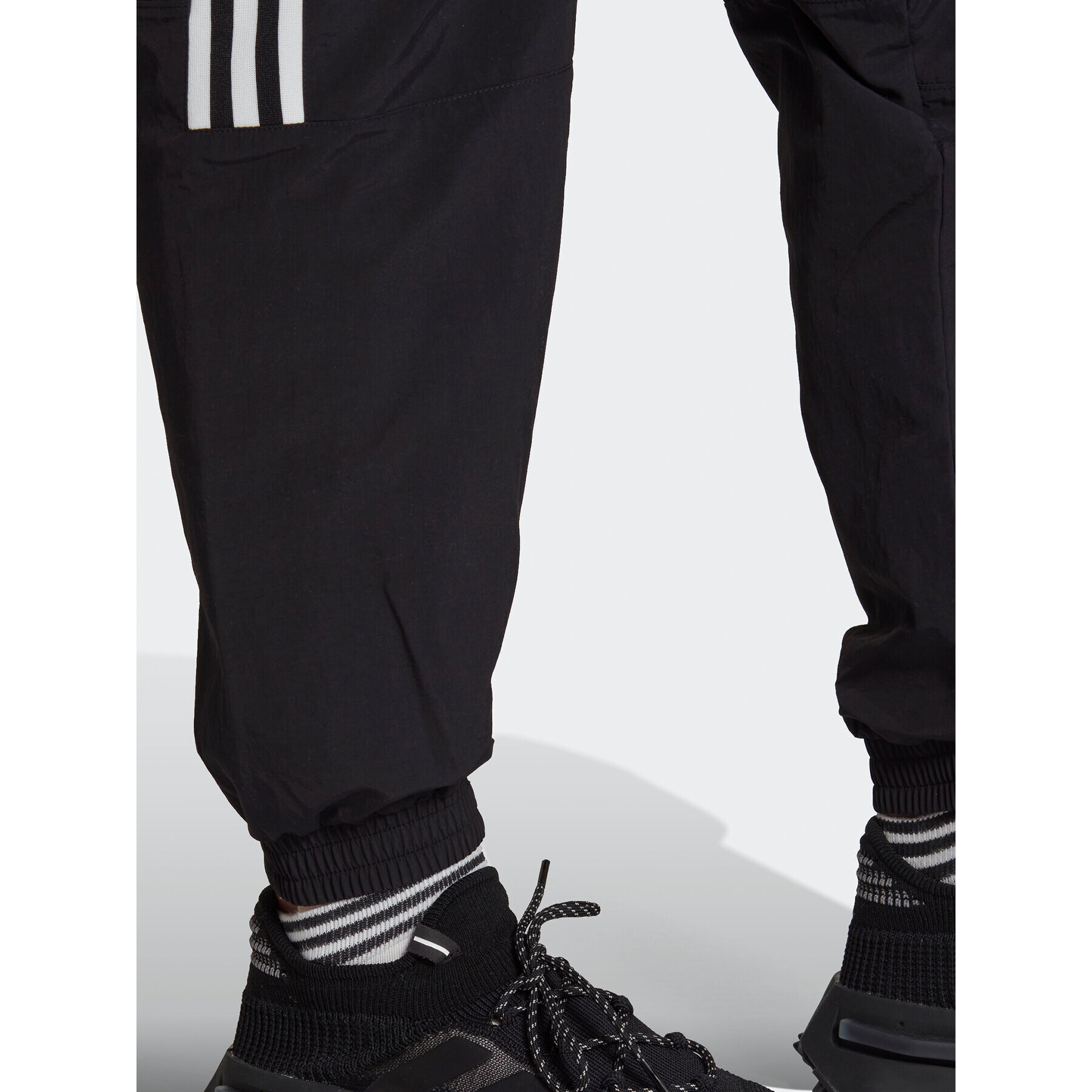 adidas Pantaloni trening adicolor Classics Lock-Up IA6355 Negru Regular Fit - Pled.ro