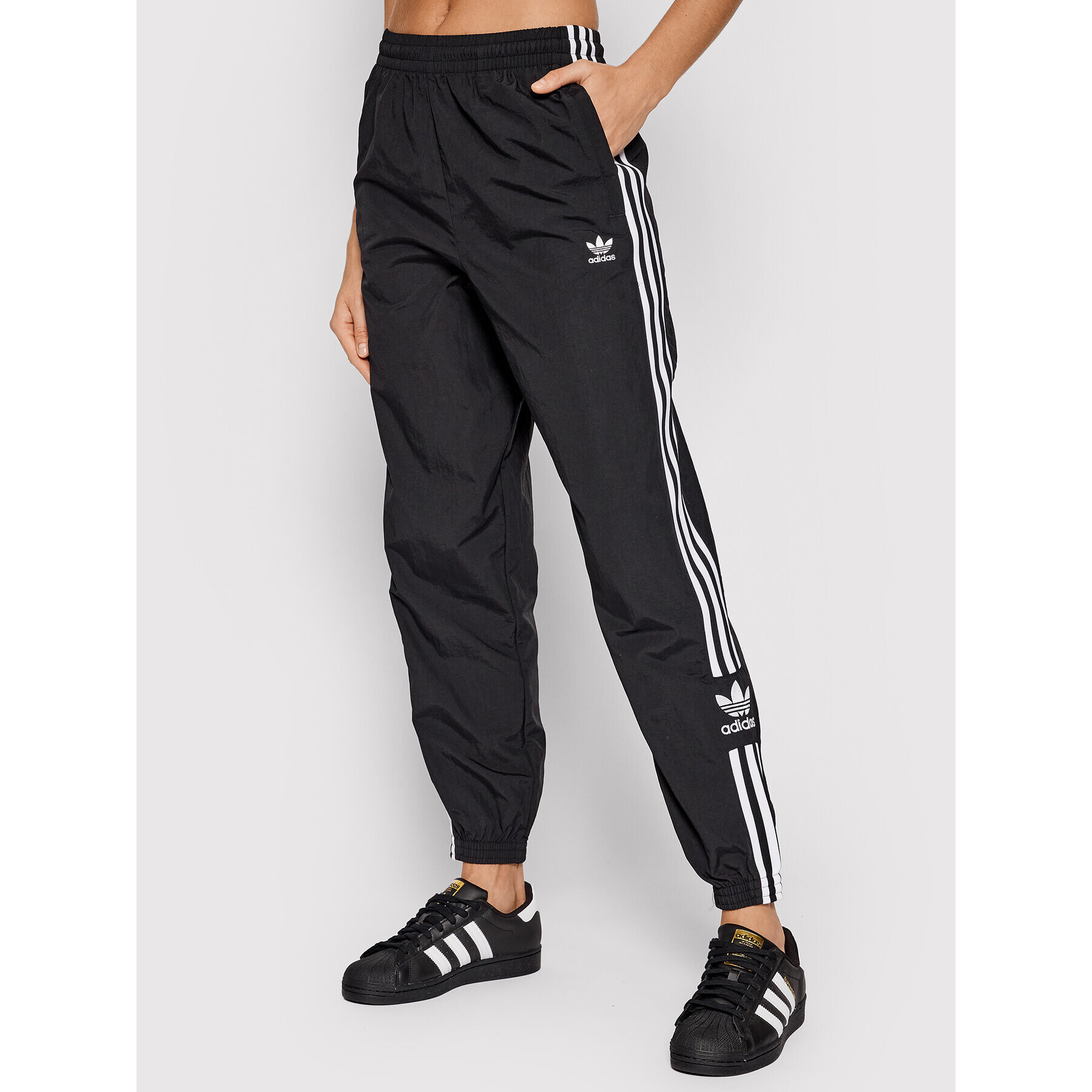 adidas Pantaloni trening adicolor Classics Lock-Up Track H20547 Negru Regular Fit - Pled.ro