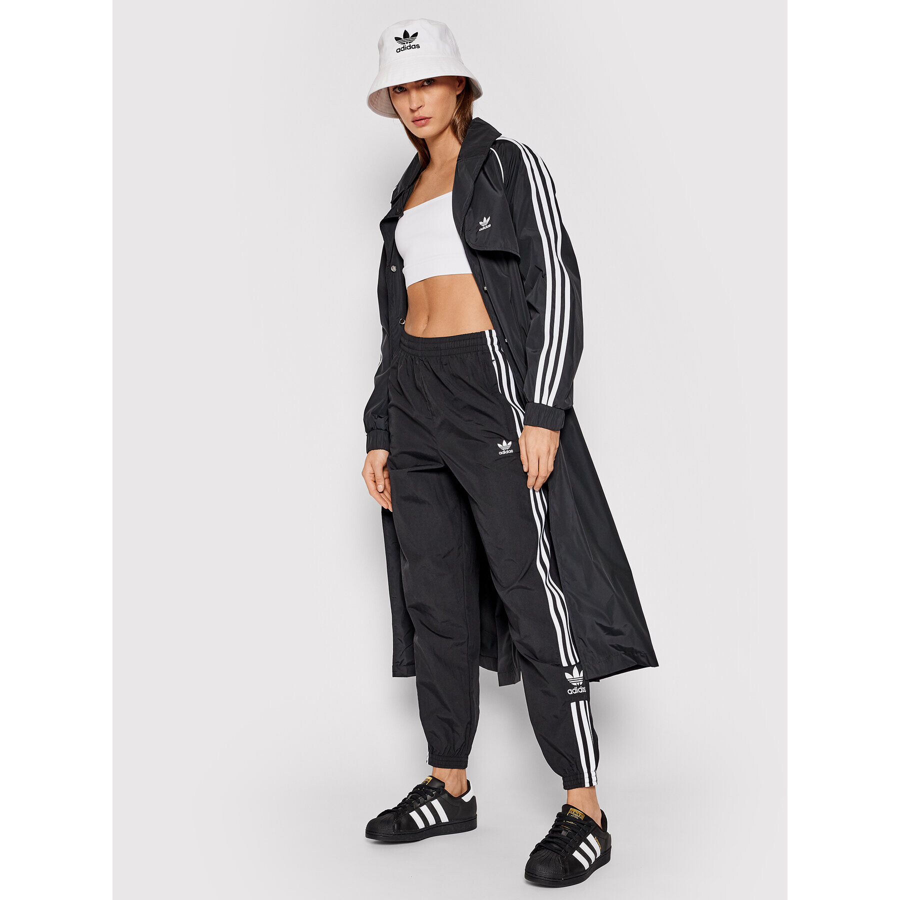 adidas Pantaloni trening adicolor Classics Lock-Up Track H20547 Negru Regular Fit - Pled.ro