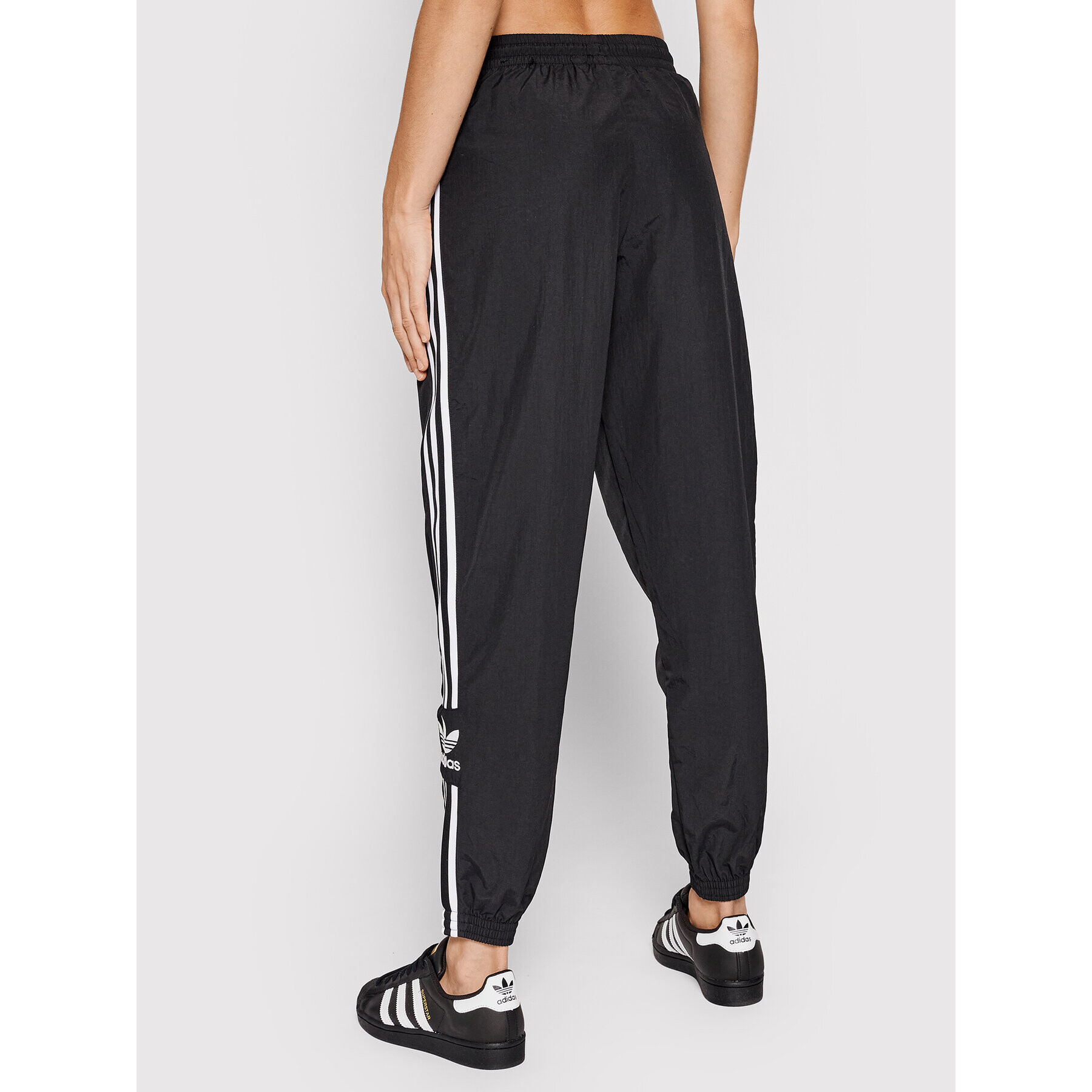 adidas Pantaloni trening adicolor Classics Lock-Up Track H20547 Negru Regular Fit - Pled.ro