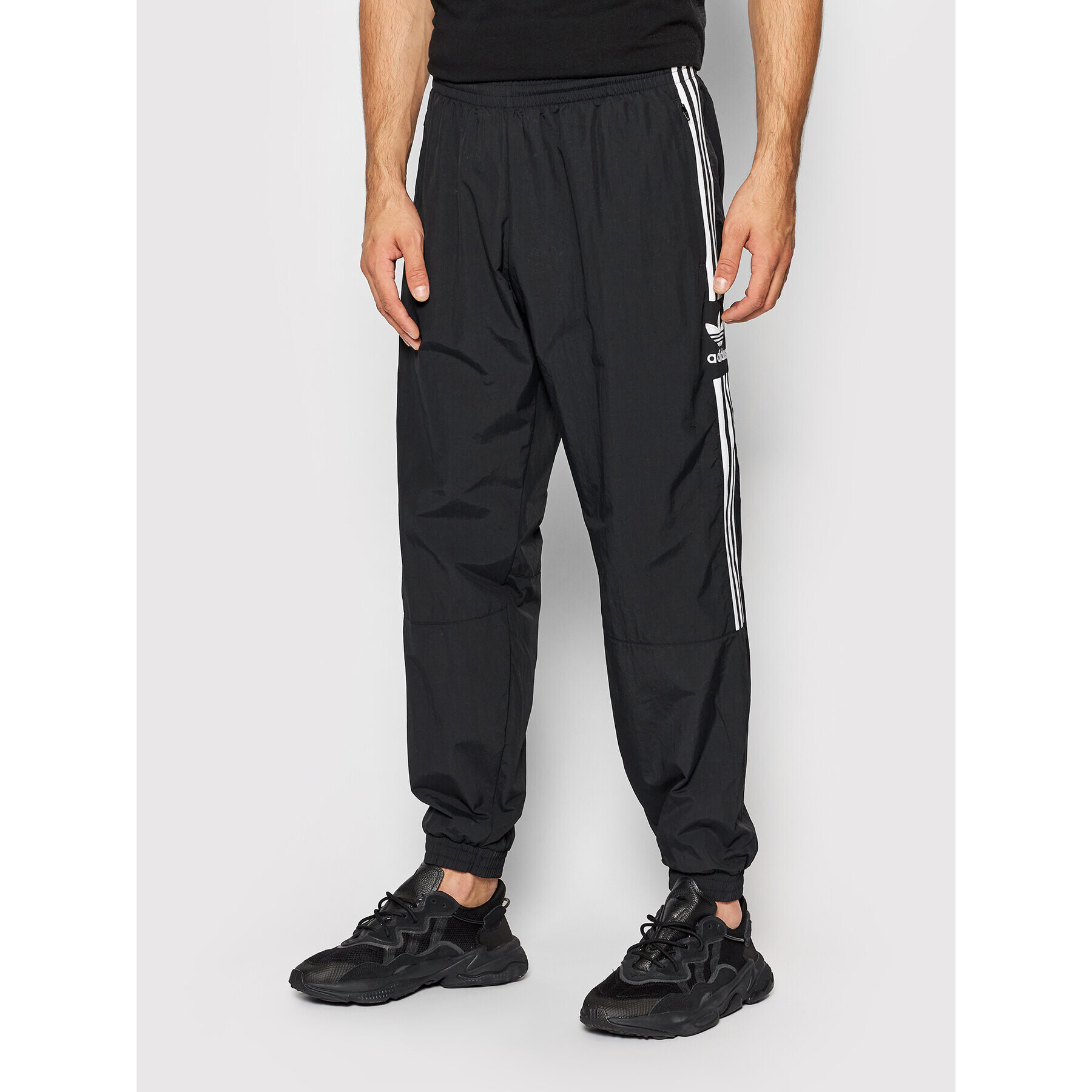 adidas Pantaloni trening adicolor Classics Lock-Up Trefoil H41387 Negru Regular Fit - Pled.ro