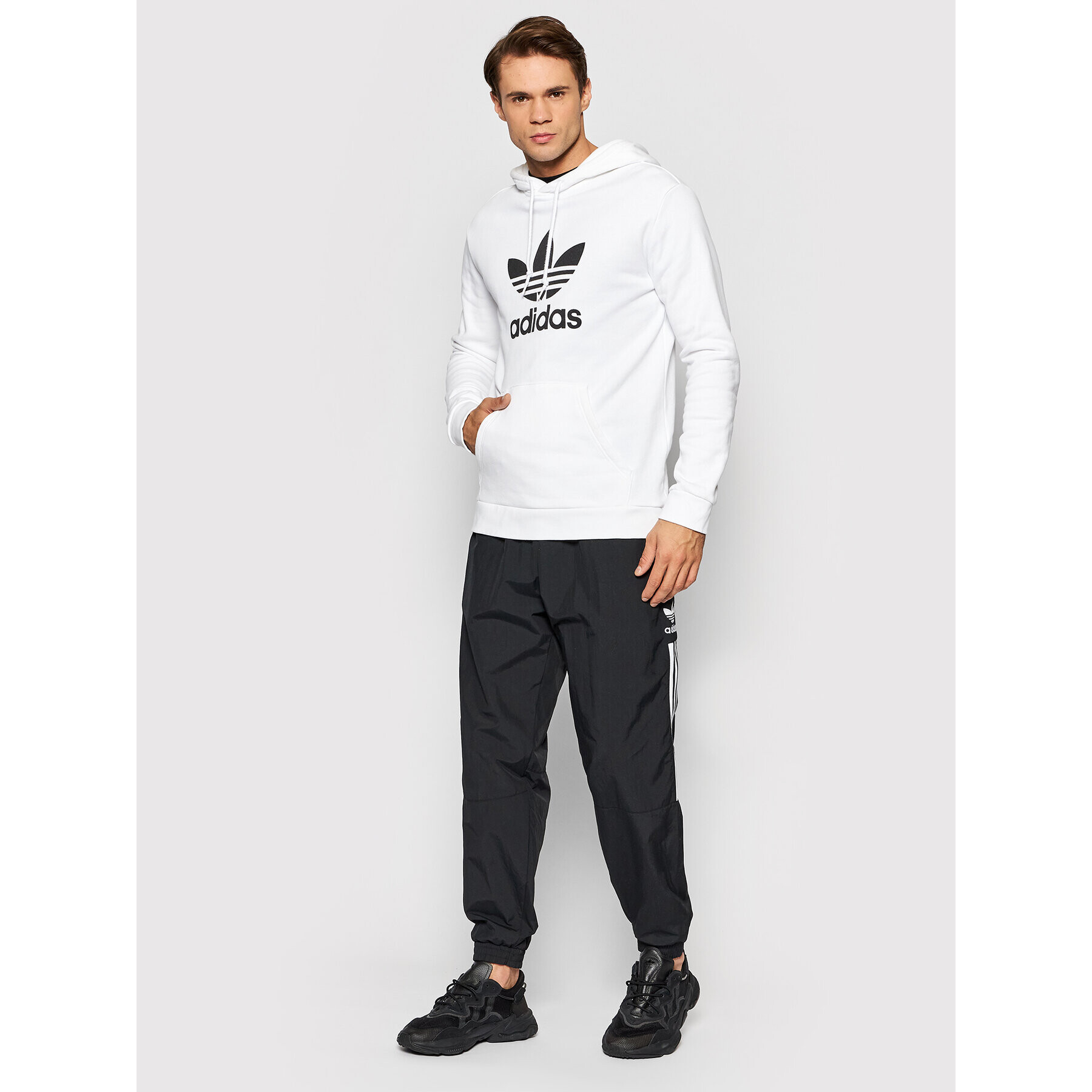 adidas Pantaloni trening adicolor Classics Lock-Up Trefoil H41387 Negru Regular Fit - Pled.ro