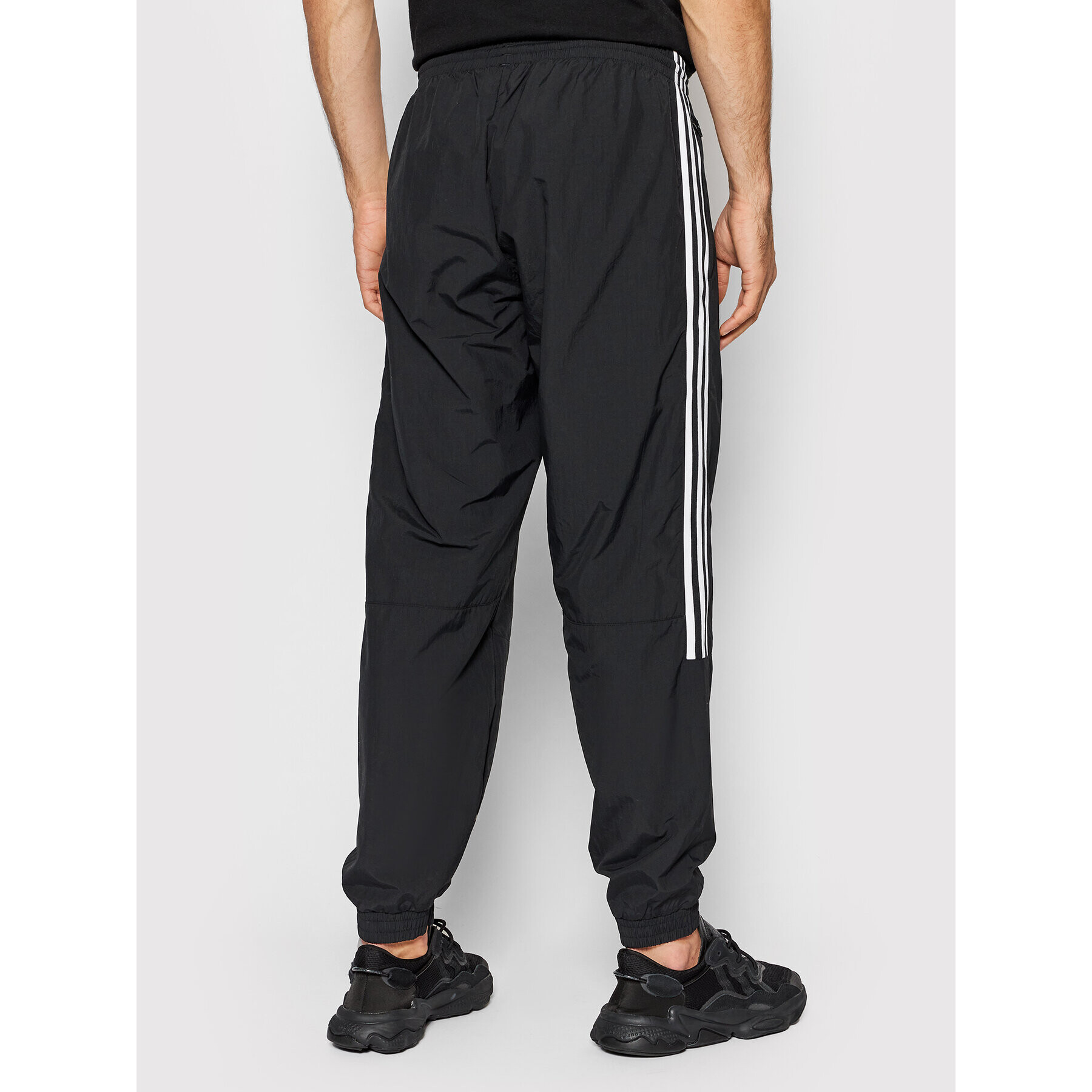 adidas Pantaloni trening adicolor Classics Lock-Up Trefoil H41387 Negru Regular Fit - Pled.ro