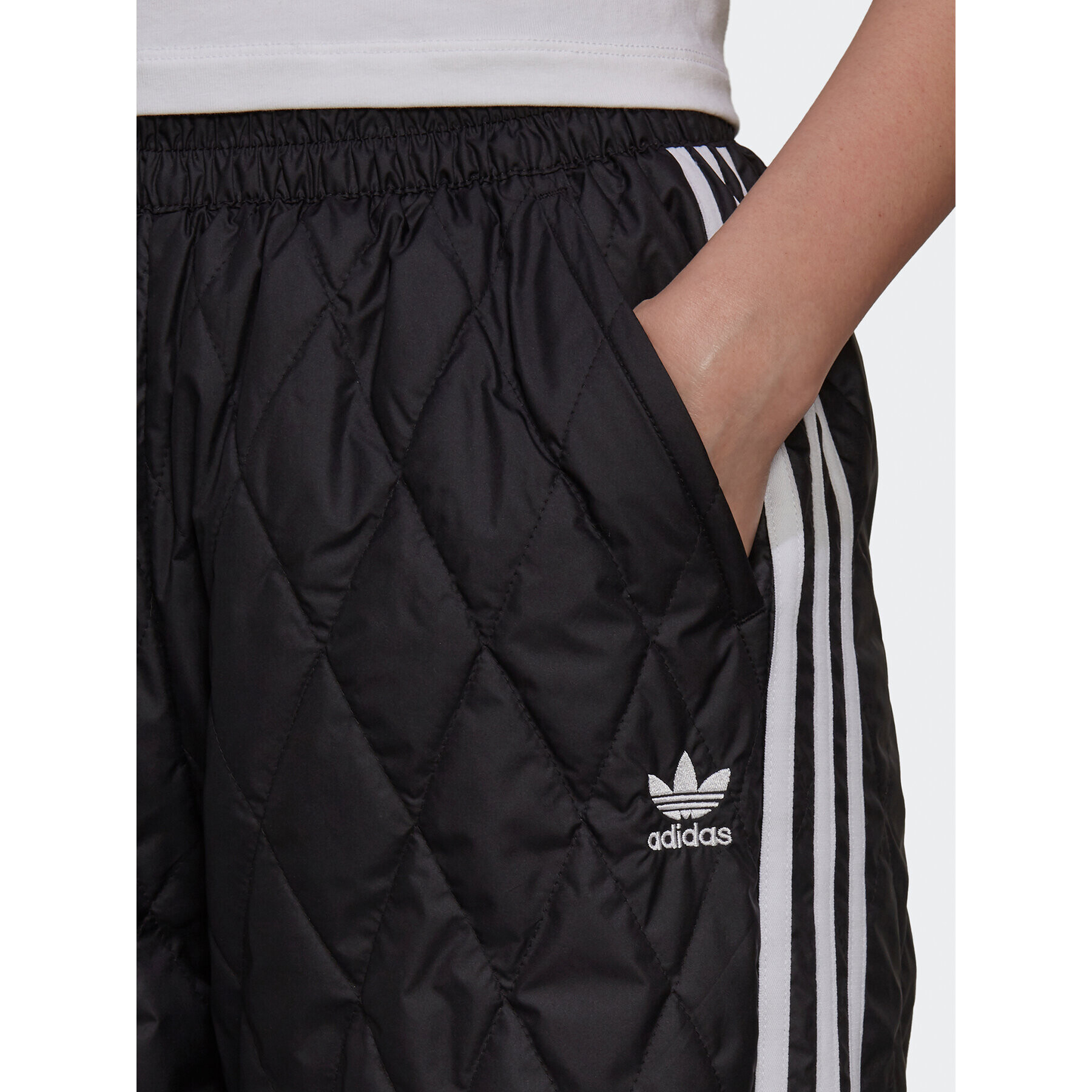 adidas Pantaloni trening adicolor Classics Quilted H43918 Negru Regular Fit - Pled.ro