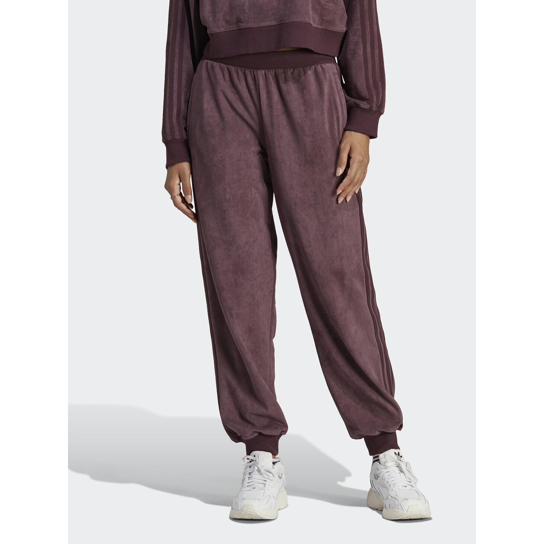 adidas Pantaloni trening Adicolor Classics Suede Cuffed Tracksuit Bottoms HM1693 Roșu Loose Fit - Pled.ro