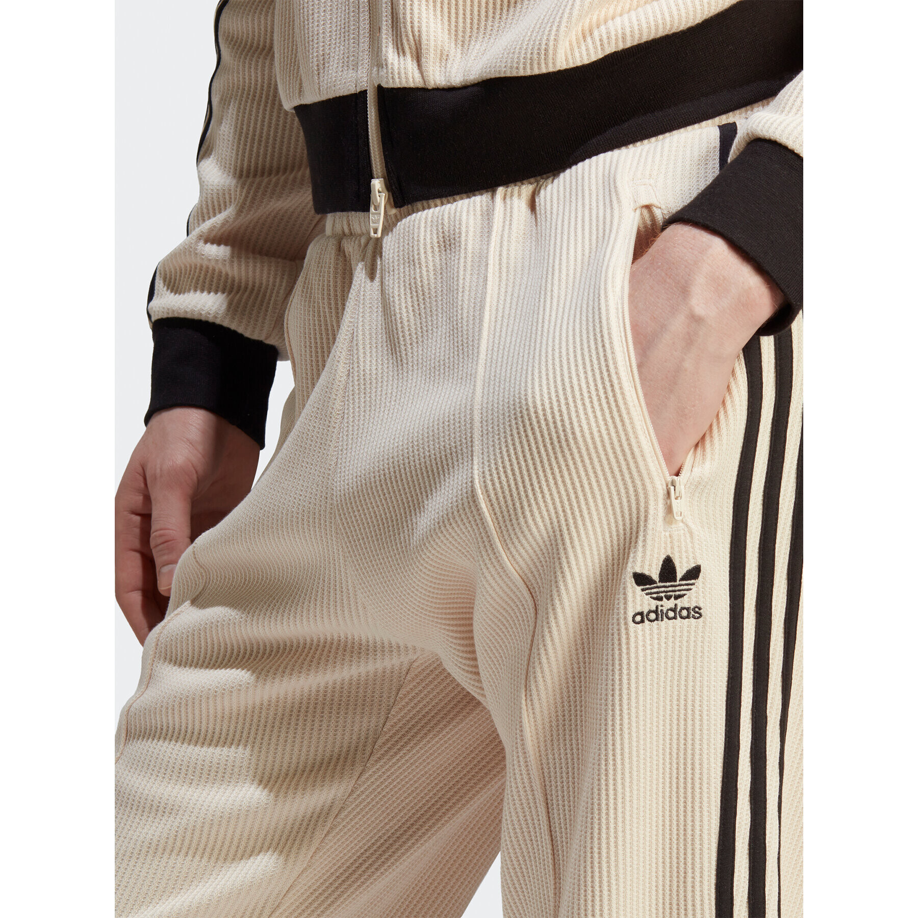 adidas Pantaloni trening Adicolor Classics Waffle Beckenbauer Joggers HR3308 Bej Slim Fit - Pled.ro