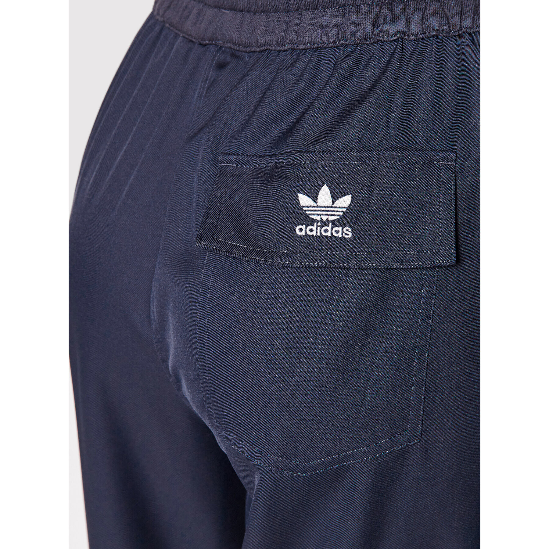 adidas Pantaloni trening adicolor Classics Woven HC4547 Bleumarin Loose Fit - Pled.ro