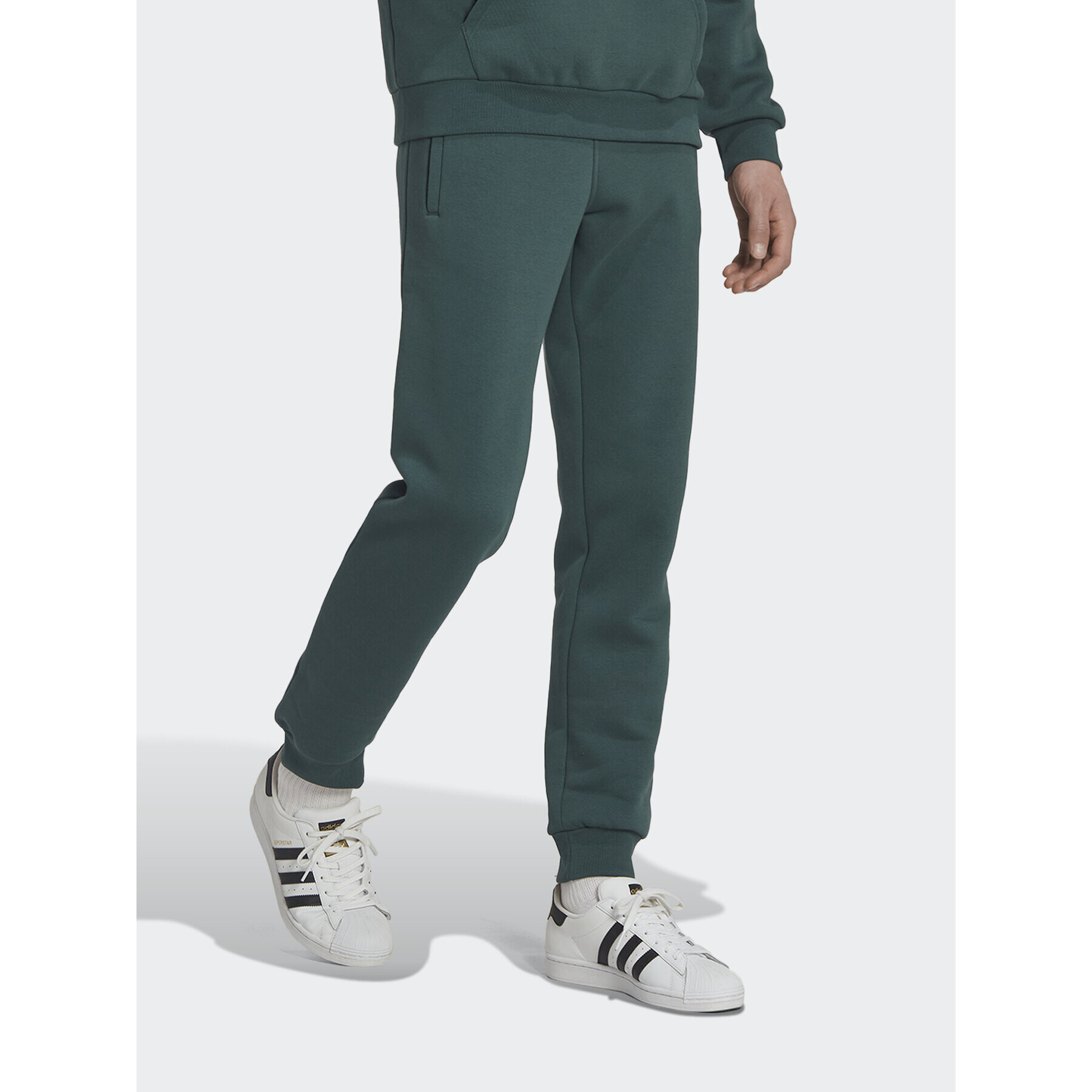 adidas Pantaloni trening adicolor Essentails Trefoil HK0106 Verde Slim Fit - Pled.ro