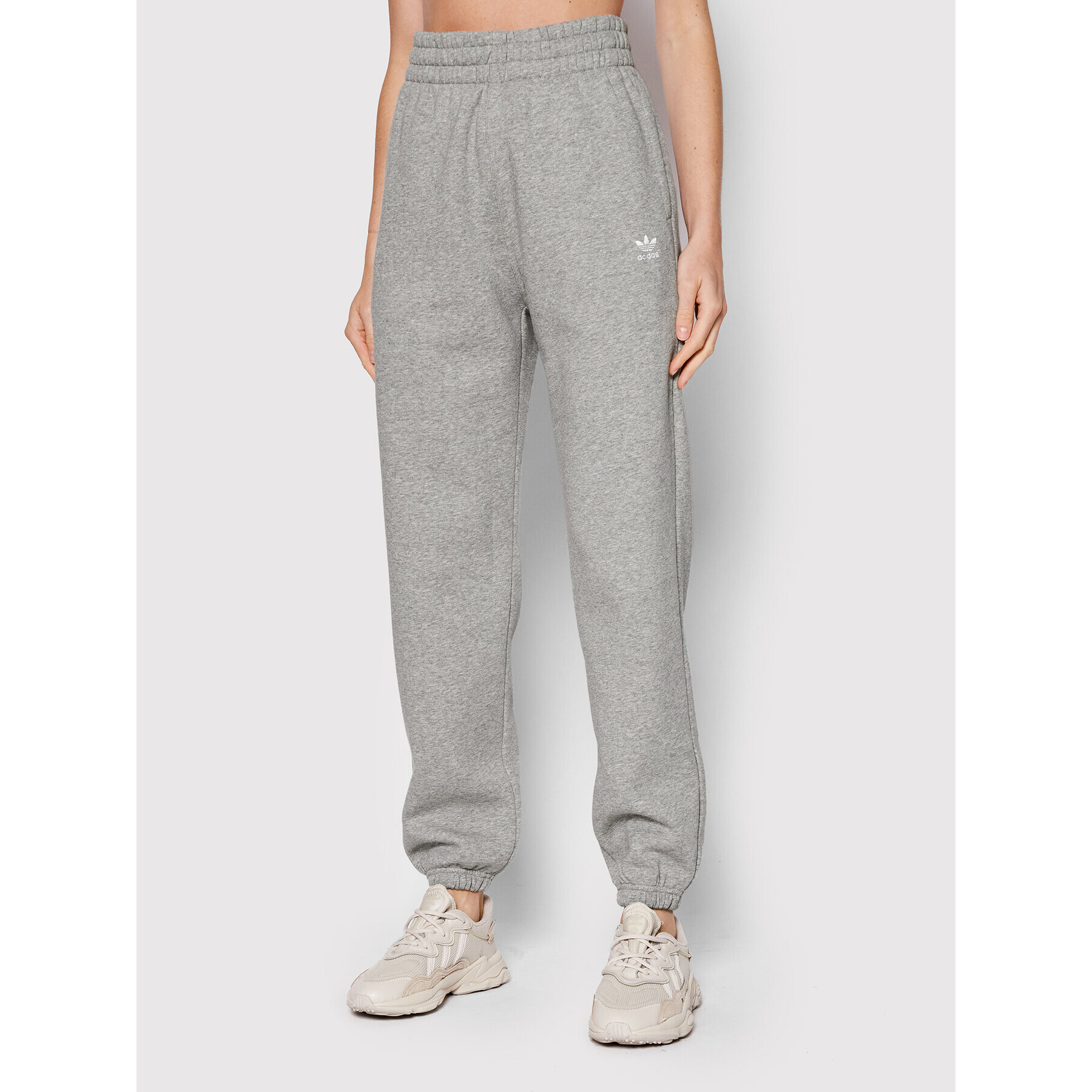 adidas Pantaloni trening adicolor Essentials Fleece HF7473 Gri Regular Fit - Pled.ro