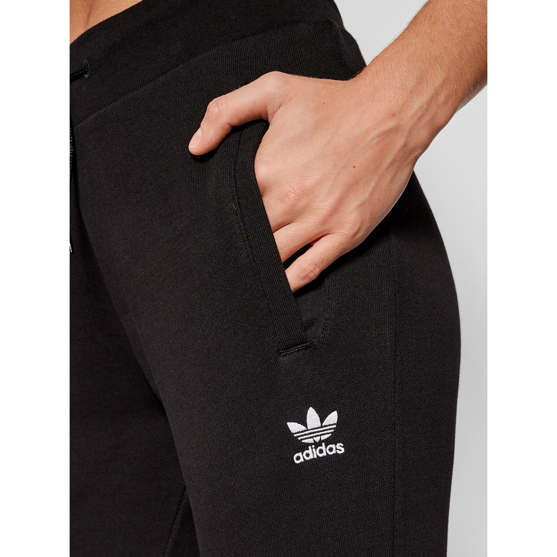 adidas Pantaloni trening adicolor Essentials H37878 Negru Slim Fit - Pled.ro