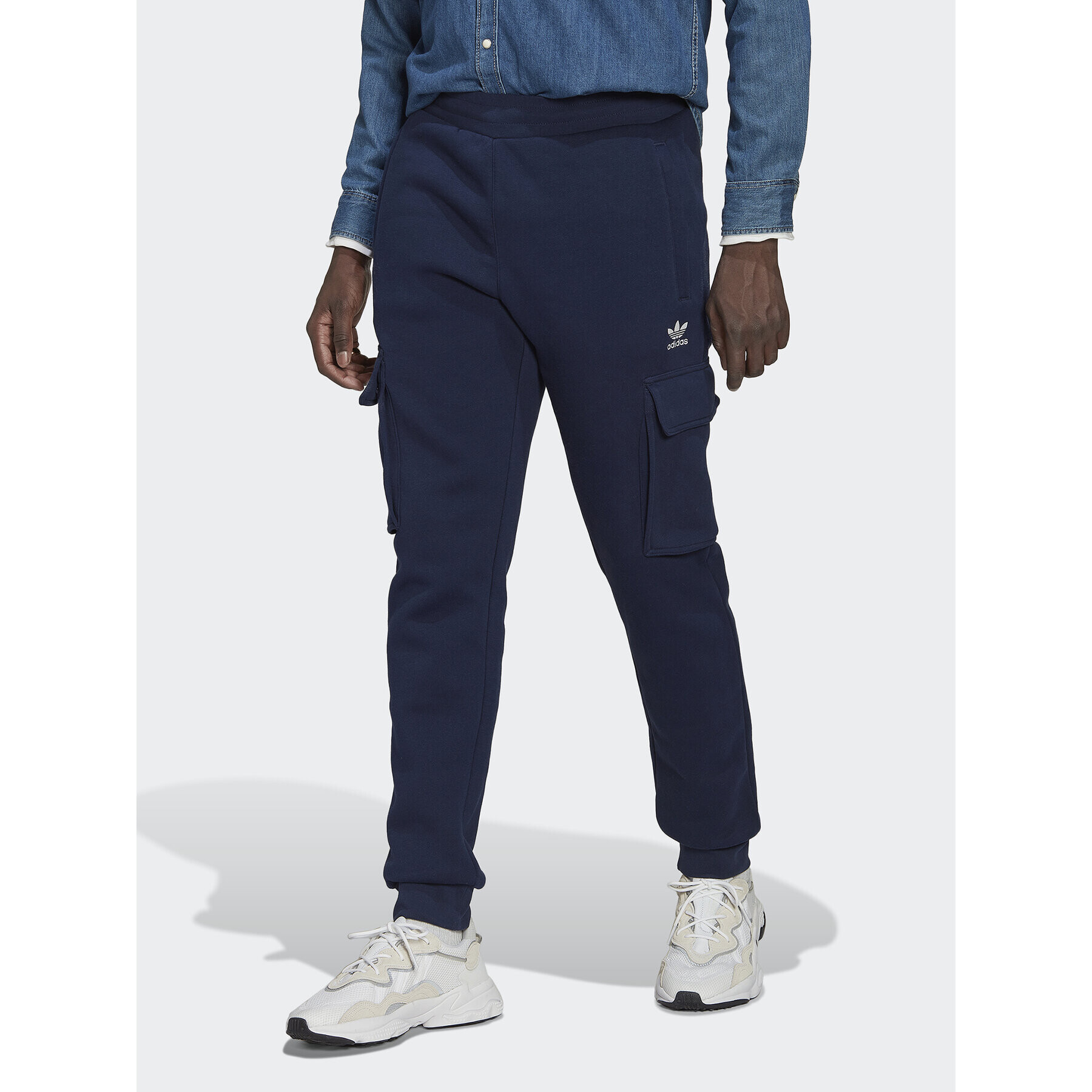 adidas Pantaloni trening adicolor Essentials Trefoil HK0185 Bleumarin Slim Fit - Pled.ro