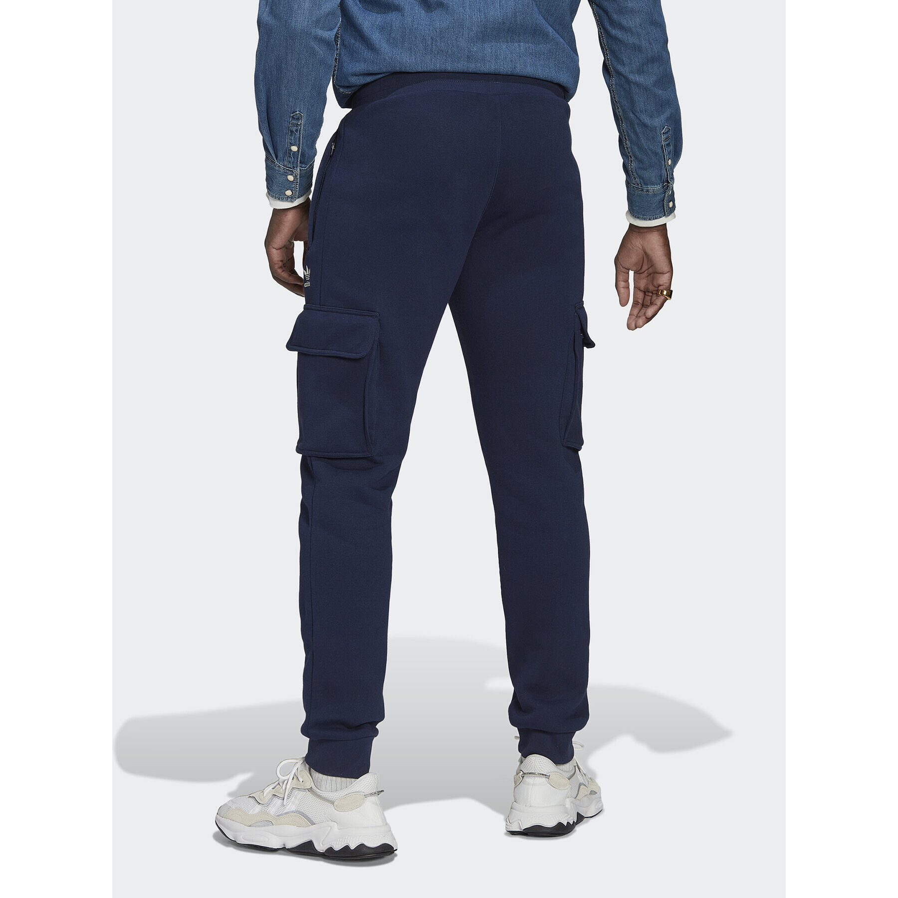 adidas Pantaloni trening adicolor Essentials Trefoil HK0185 Bleumarin Slim Fit - Pled.ro