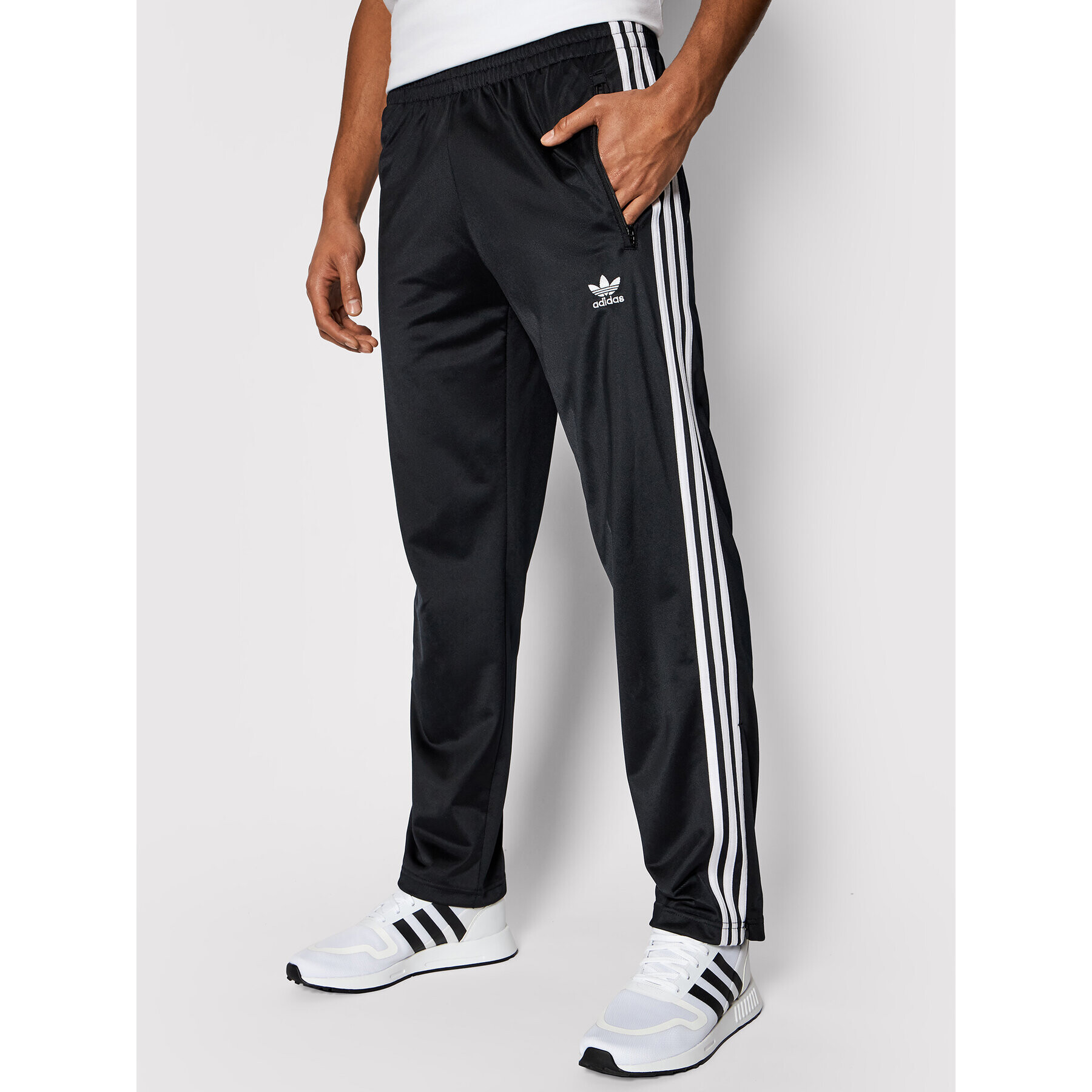 adidas Pantaloni trening adicolor Firebird Tp GN3517 Negru Regular Fit - Pled.ro