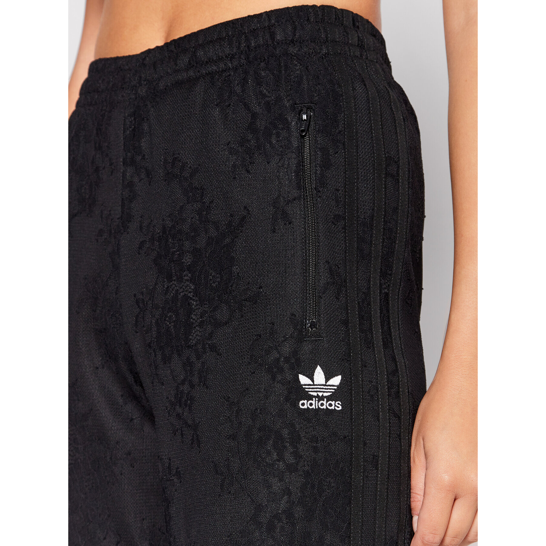 adidas Pantaloni trening adicolor HC4568 Negru Regular Fit - Pled.ro