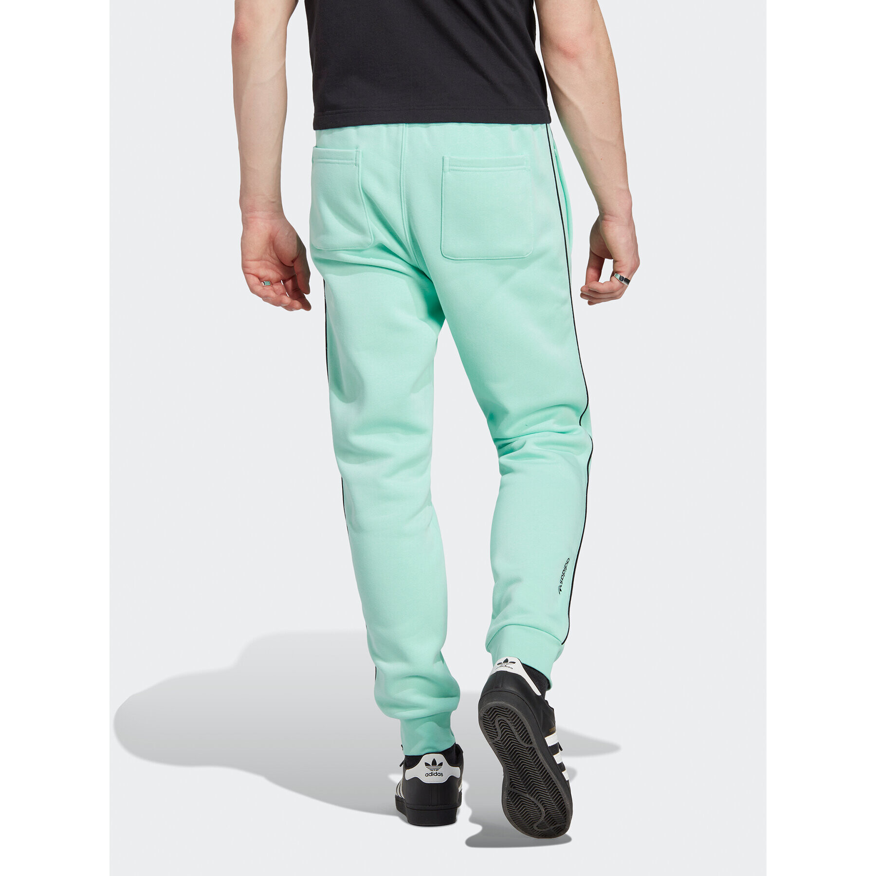 adidas Pantaloni trening Adicolor Seasonal Archive Joggers HR5338 Verde Slim Fit - Pled.ro