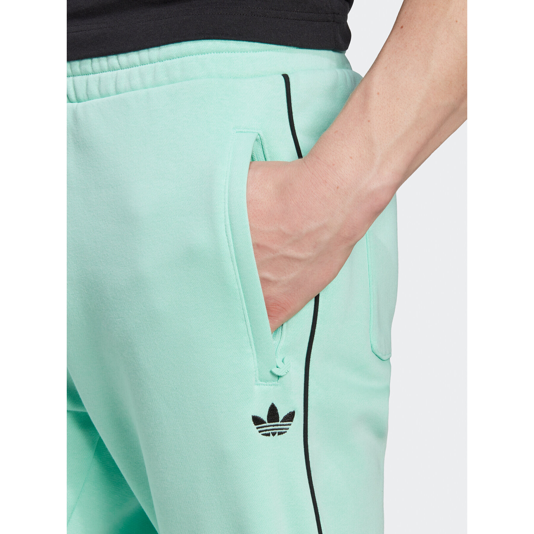 adidas Pantaloni trening Adicolor Seasonal Archive Joggers HR5338 Verde Slim Fit - Pled.ro