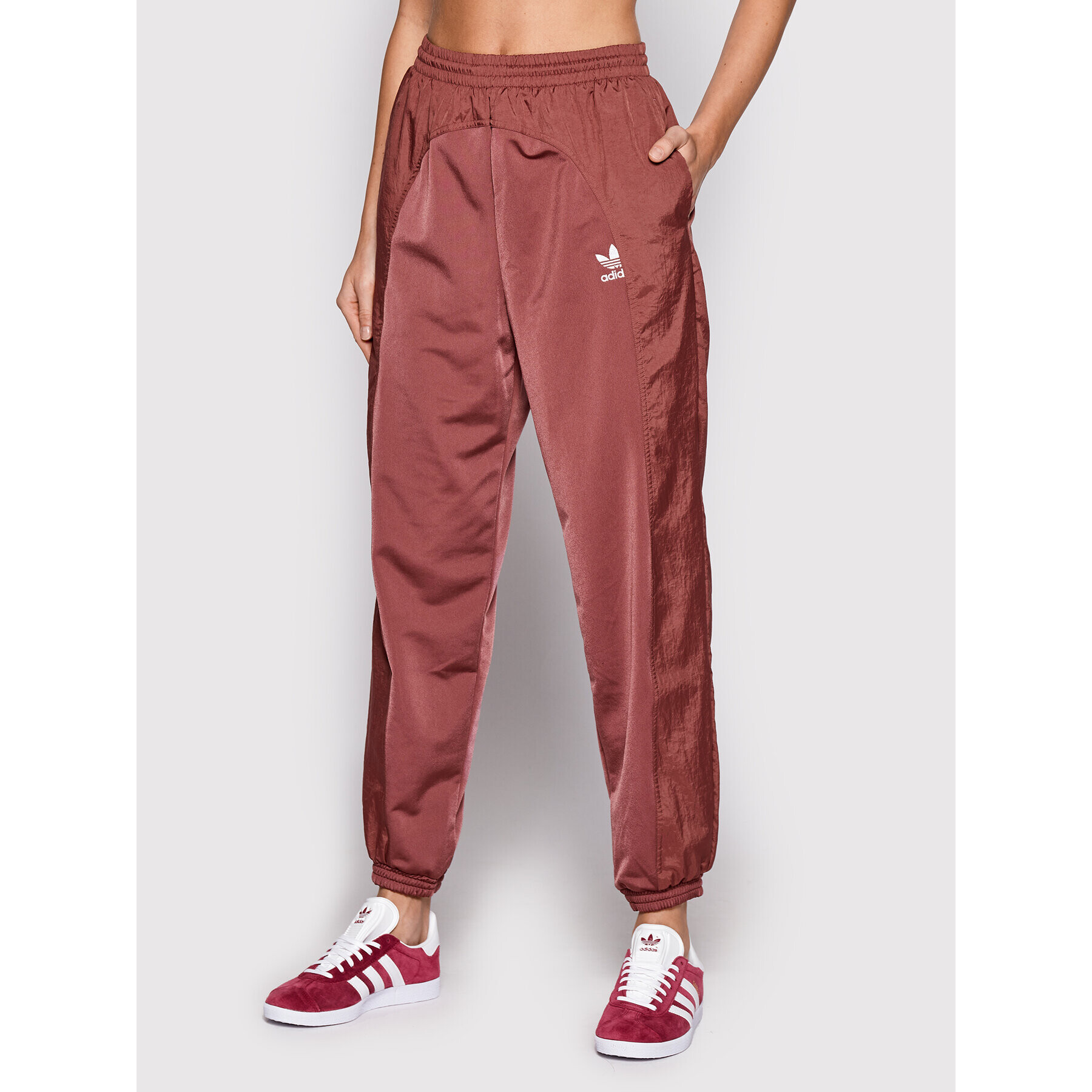 adidas Pantaloni trening adicolor Split Trefoil HC7043 Vișiniu Relaxed Fit - Pled.ro