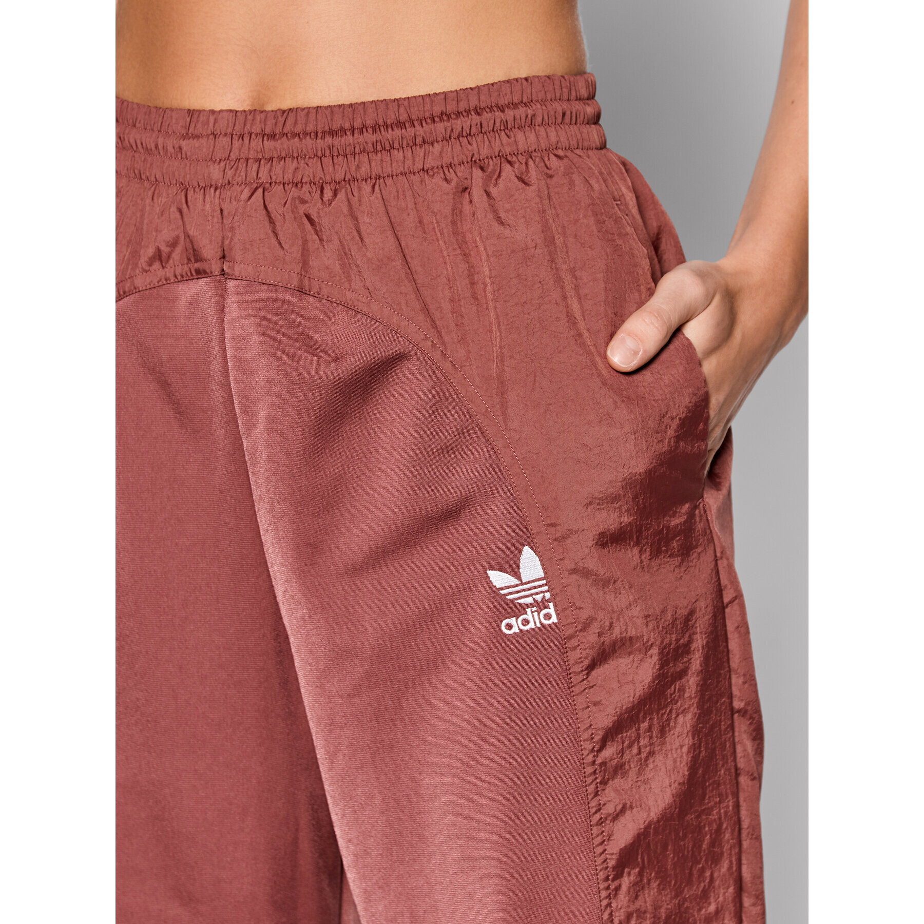 adidas Pantaloni trening adicolor Split Trefoil HC7043 Vișiniu Relaxed Fit - Pled.ro