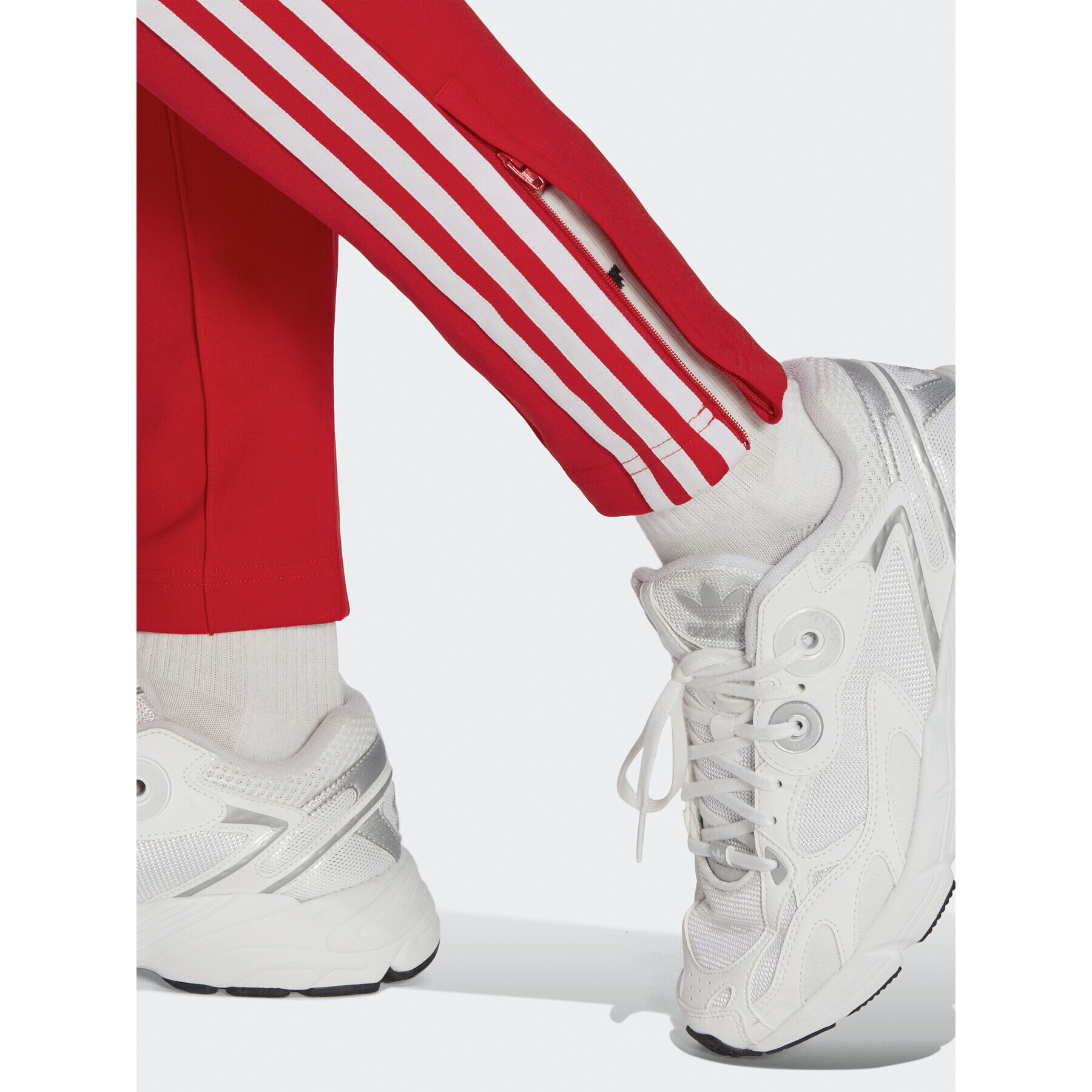 adidas Pantaloni trening Adicolor SST Tracksuit Bottoms IB5917 Roșu Slim Fit - Pled.ro