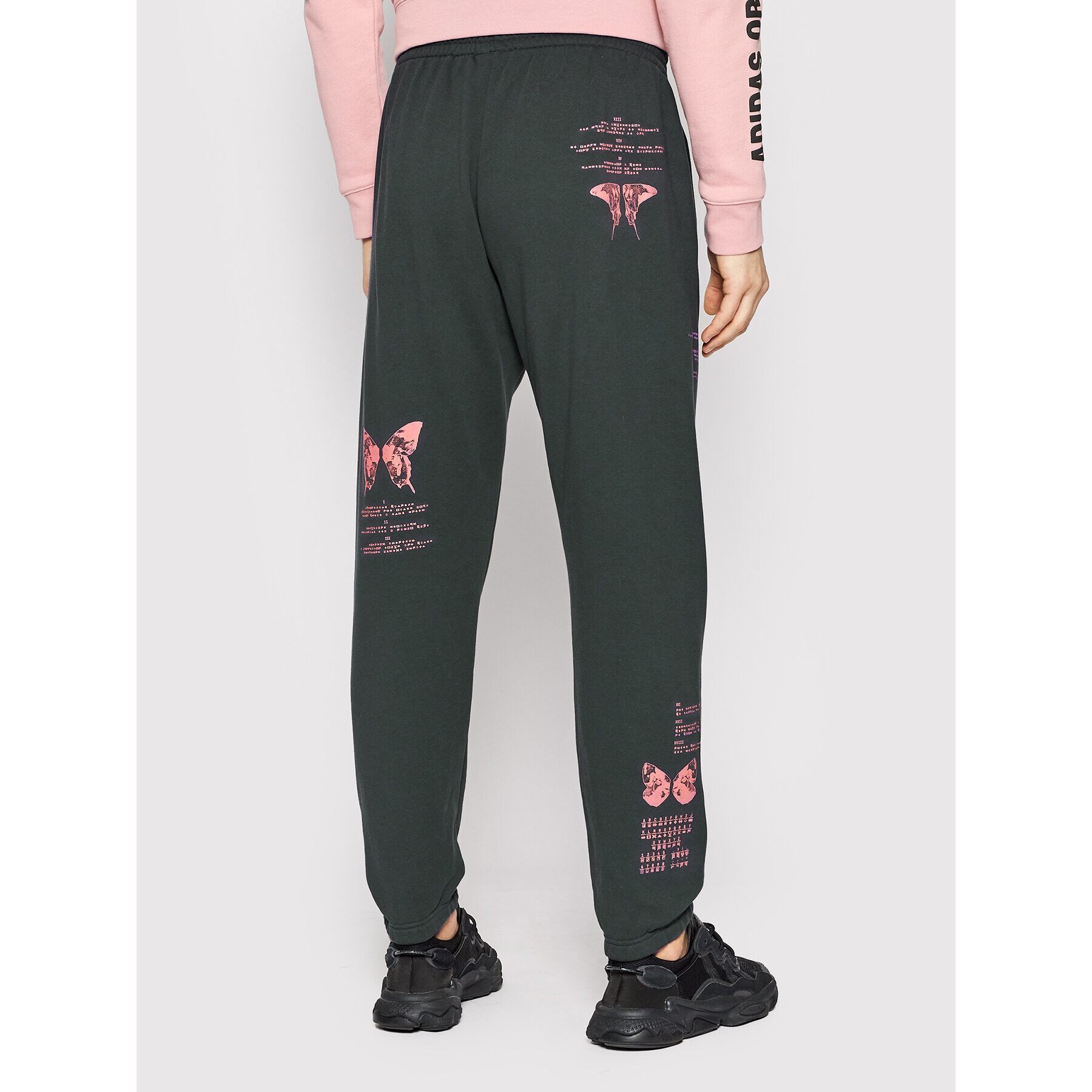 adidas Pantaloni trening Adventure C-Butterfly HF4788 Gri Standard Fit - Pled.ro