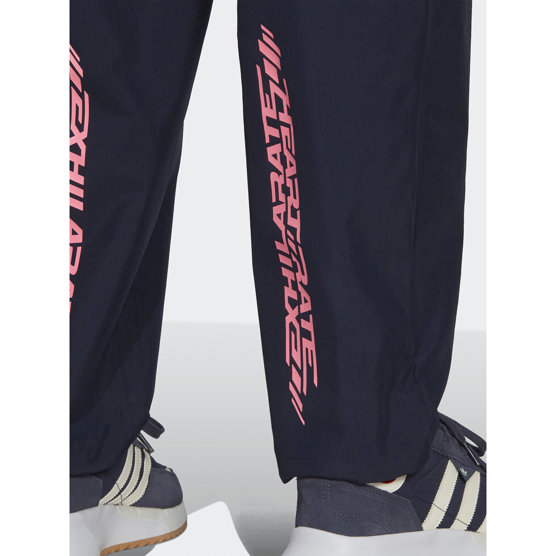 adidas Pantaloni trening Adventure Ride HK4979 Bleumarin Loose Fit - Pled.ro