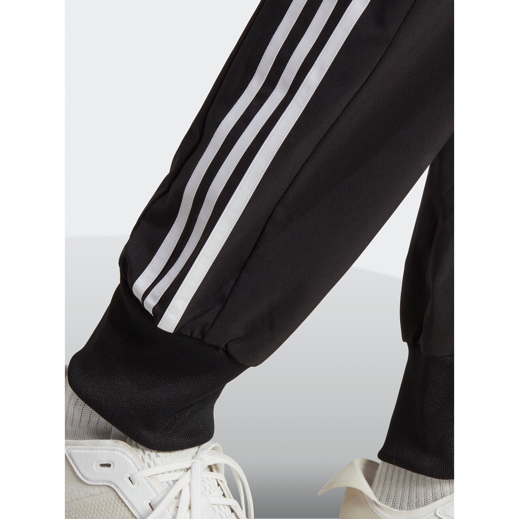 adidas Pantaloni trening AEROREADY Essentials Tapered Cuff Woven 3-Stripes Joggers IC0041 Negru Regular Fit - Pled.ro