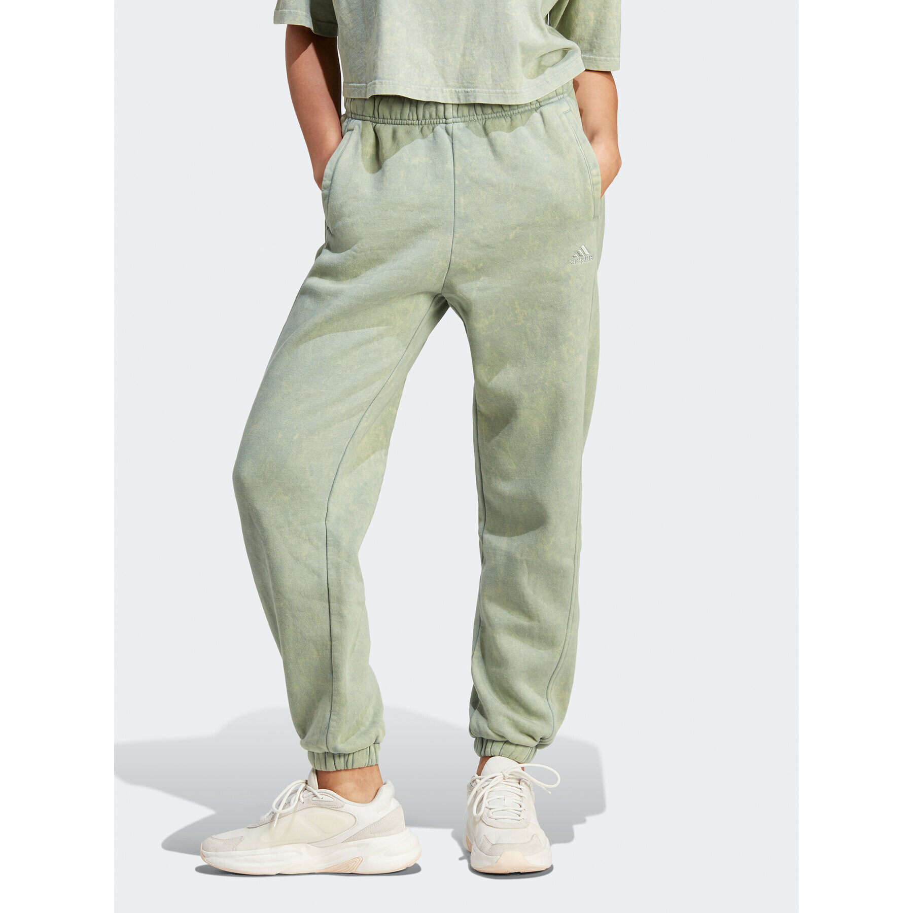 adidas Pantaloni trening ALL SZN Fleece Washed IL3272 Verde Loose Fit - Pled.ro