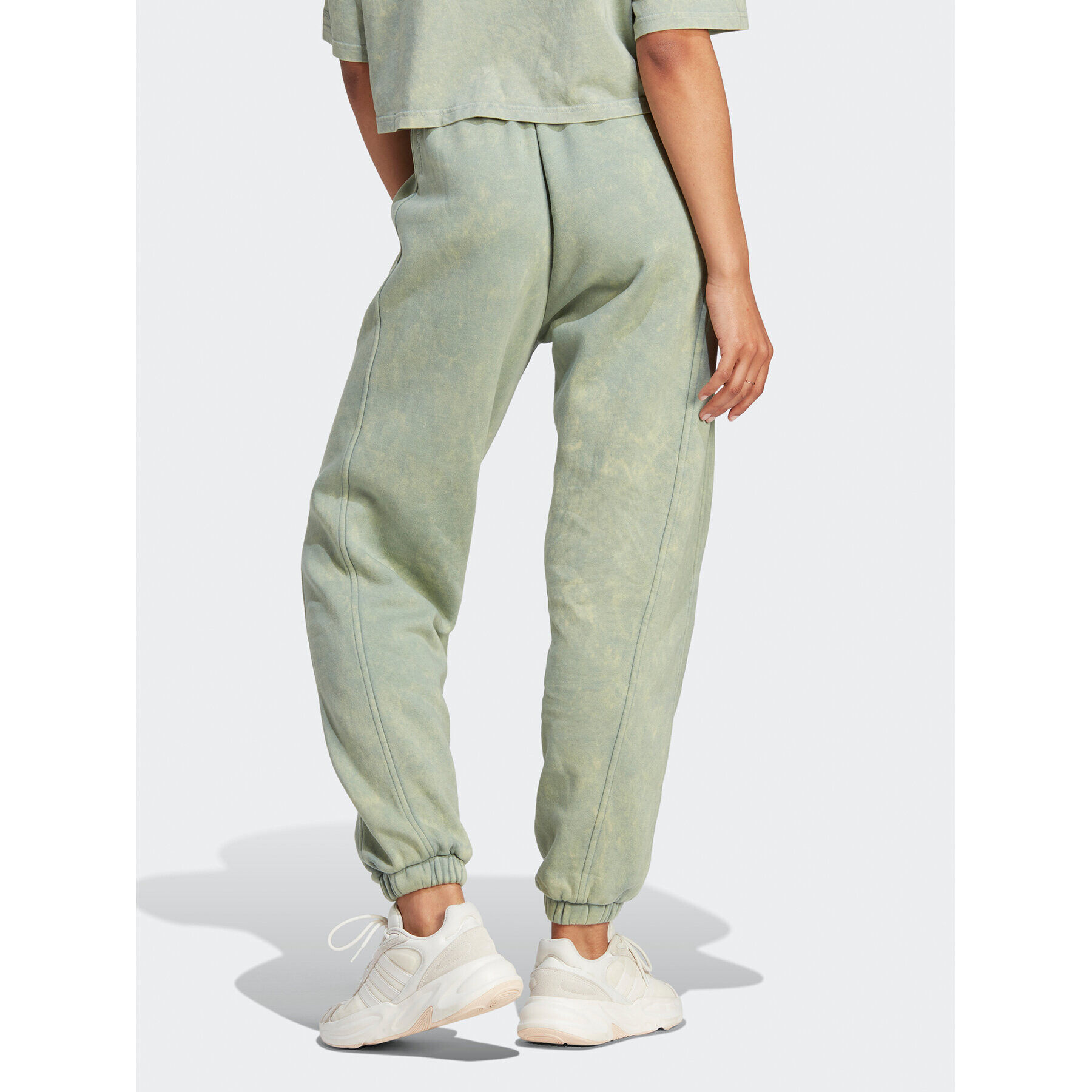 adidas Pantaloni trening ALL SZN Fleece Washed IL3272 Verde Loose Fit - Pled.ro