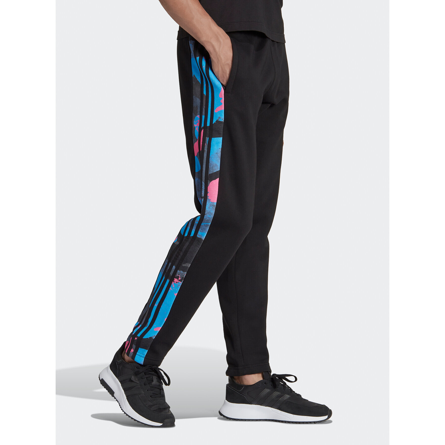 adidas Pantaloni trening Camo Series HK2806 Negru Regular Fit - Pled.ro