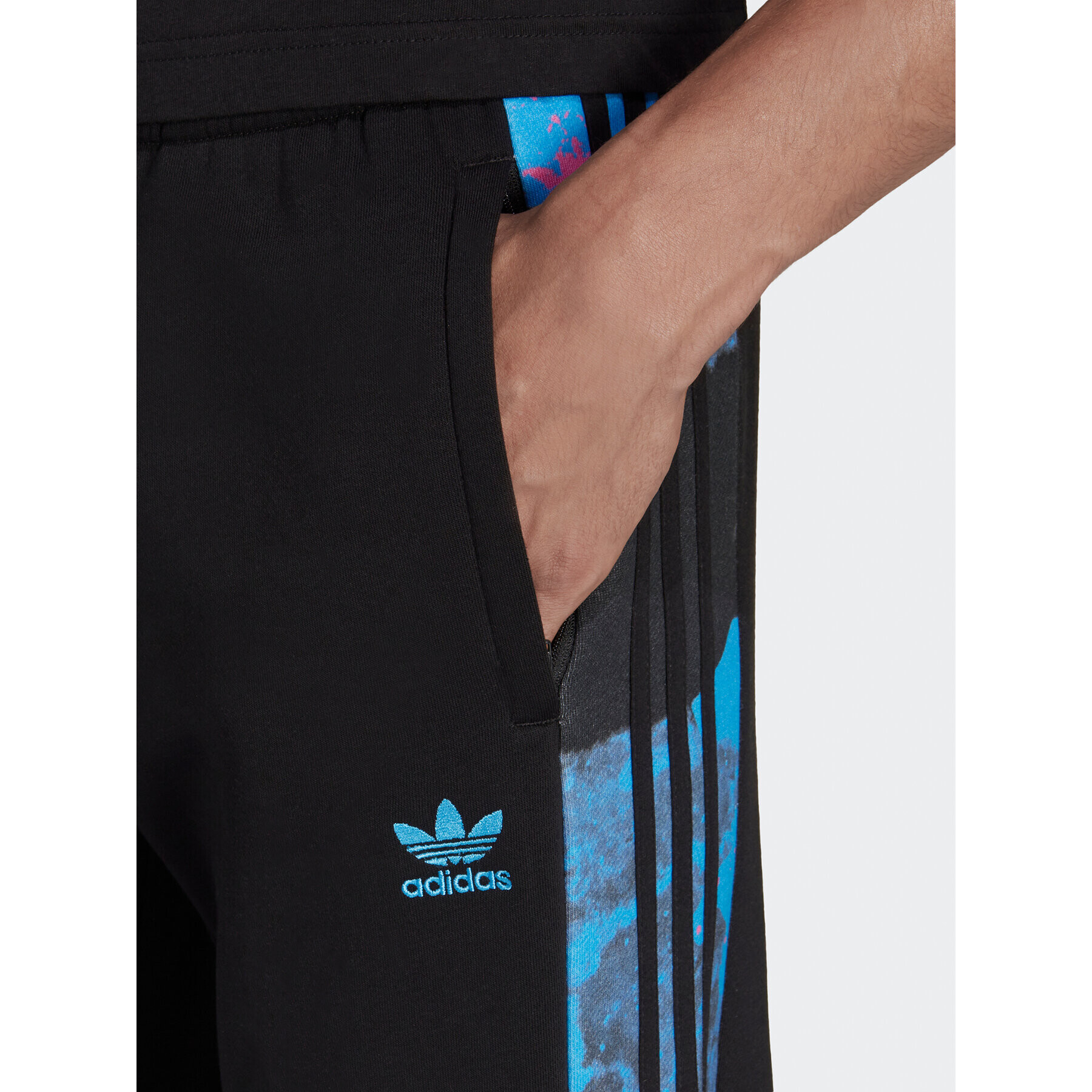 adidas Pantaloni trening Camo Series HK2806 Negru Regular Fit - Pled.ro