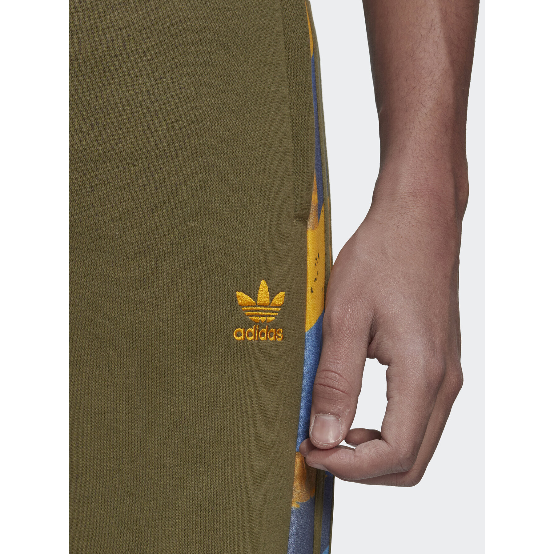 adidas Pantaloni trening Camo Series HK2807 Verde Regular Fit - Pled.ro