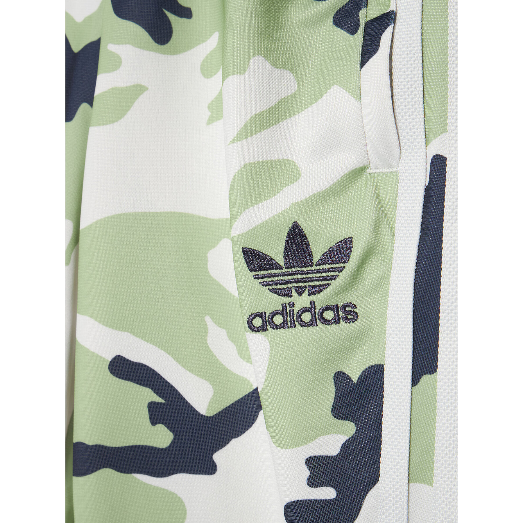 adidas Pantaloni trening Camo Sst HB9434 Verde Regular Fit - Pled.ro