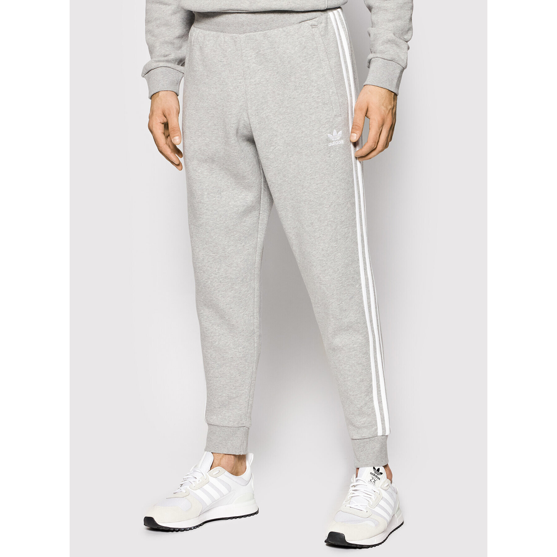 adidas Pantaloni trening Classics GN3530 Gri Fitted Fit - Pled.ro