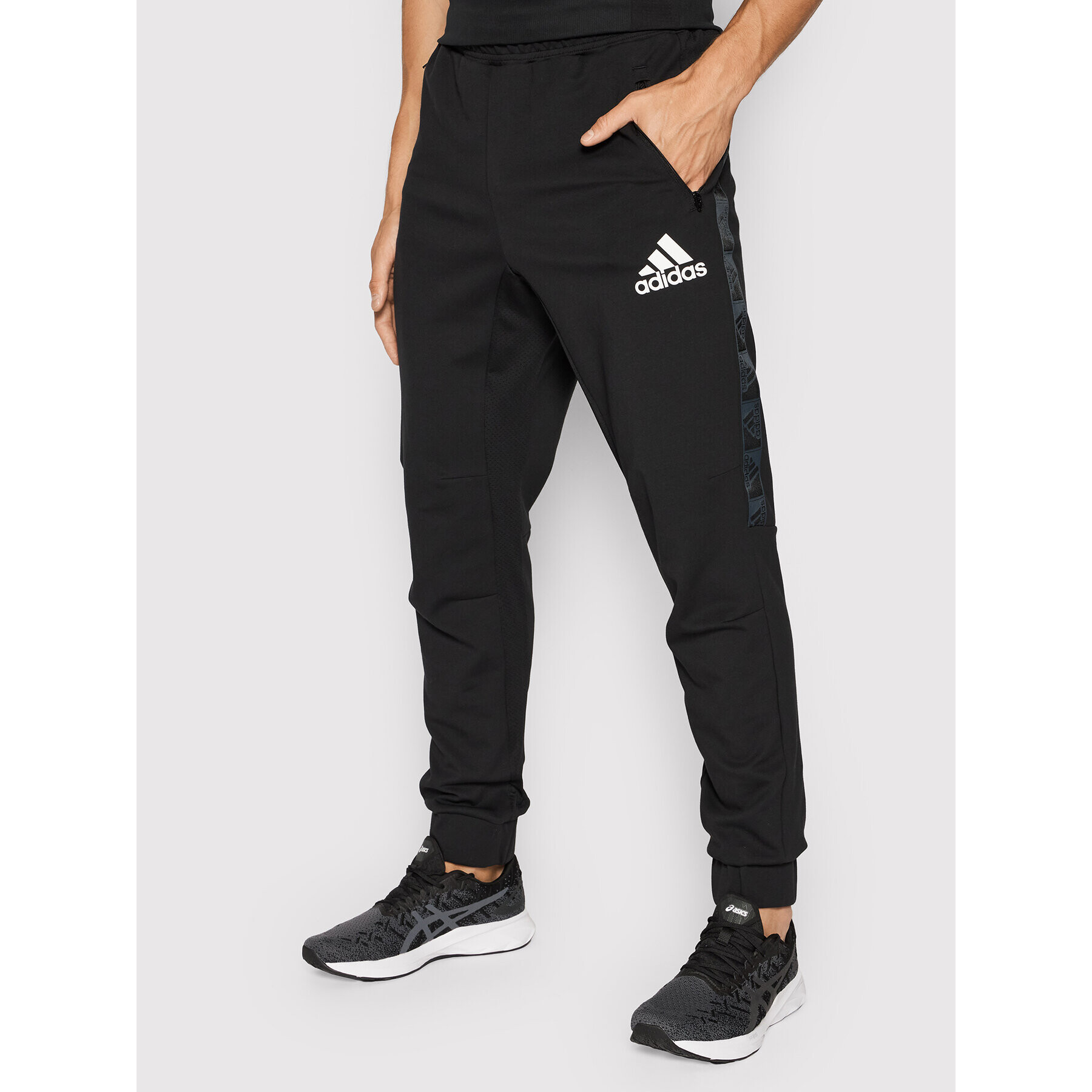 adidas Pantaloni trening Designed To Move H28788 Negru Regular Fit - Pled.ro