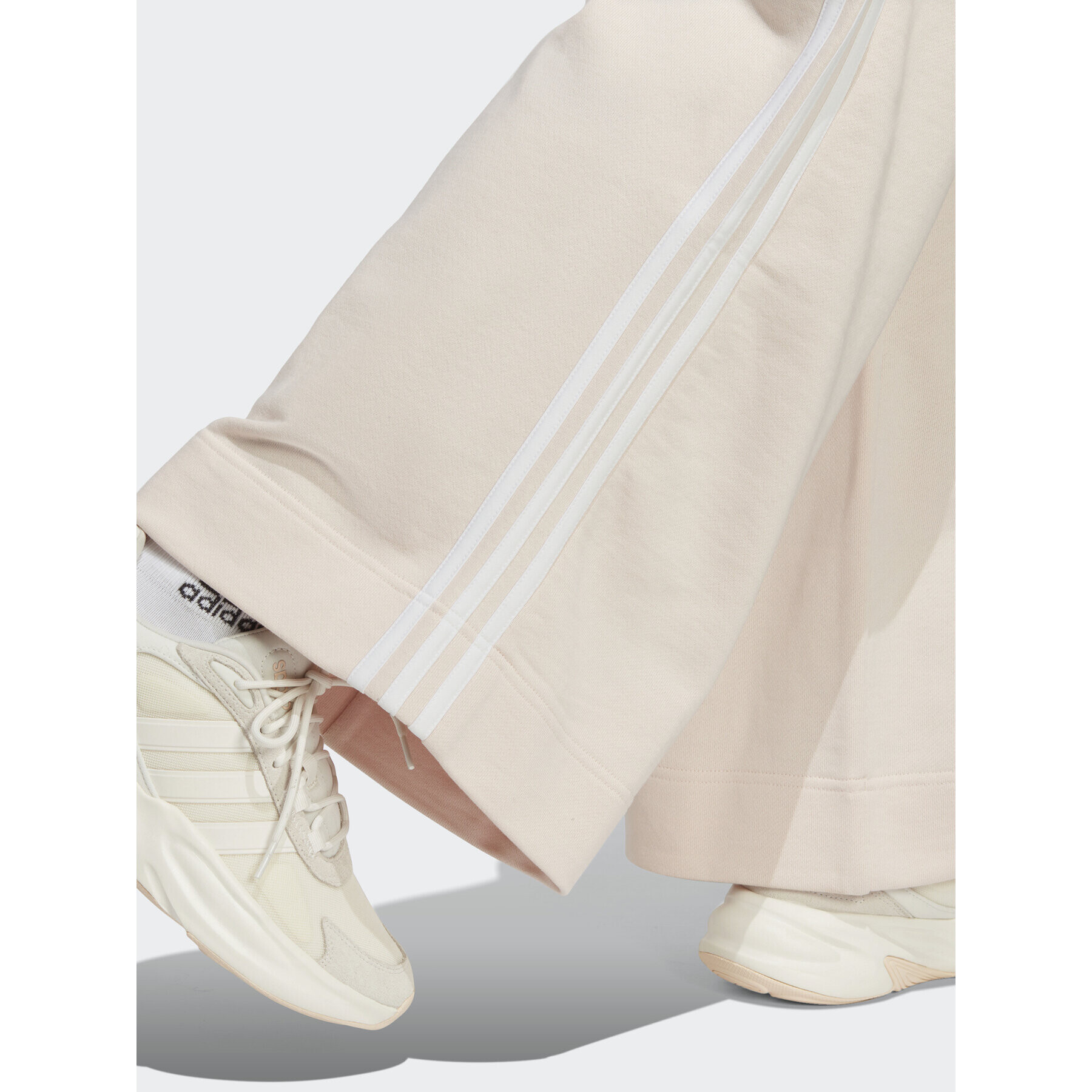 adidas Pantaloni trening Essentials 3-Stripes French Terry Wide Joggers IC9929 Roz Regular Fit - Pled.ro