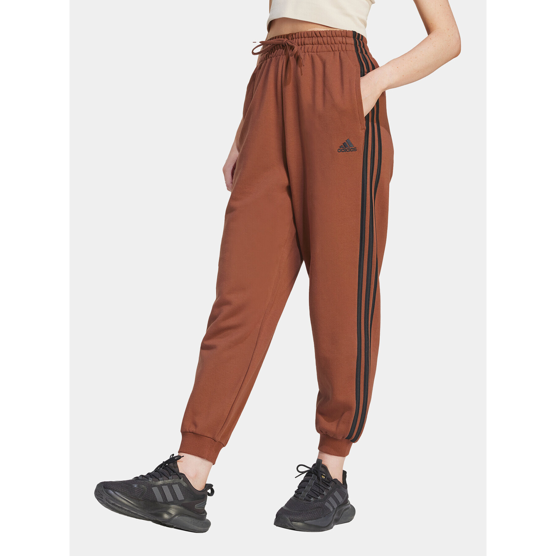 adidas Pantaloni trening Essentials 3-Stripes IL3451 Maro Loose Fit - Pled.ro