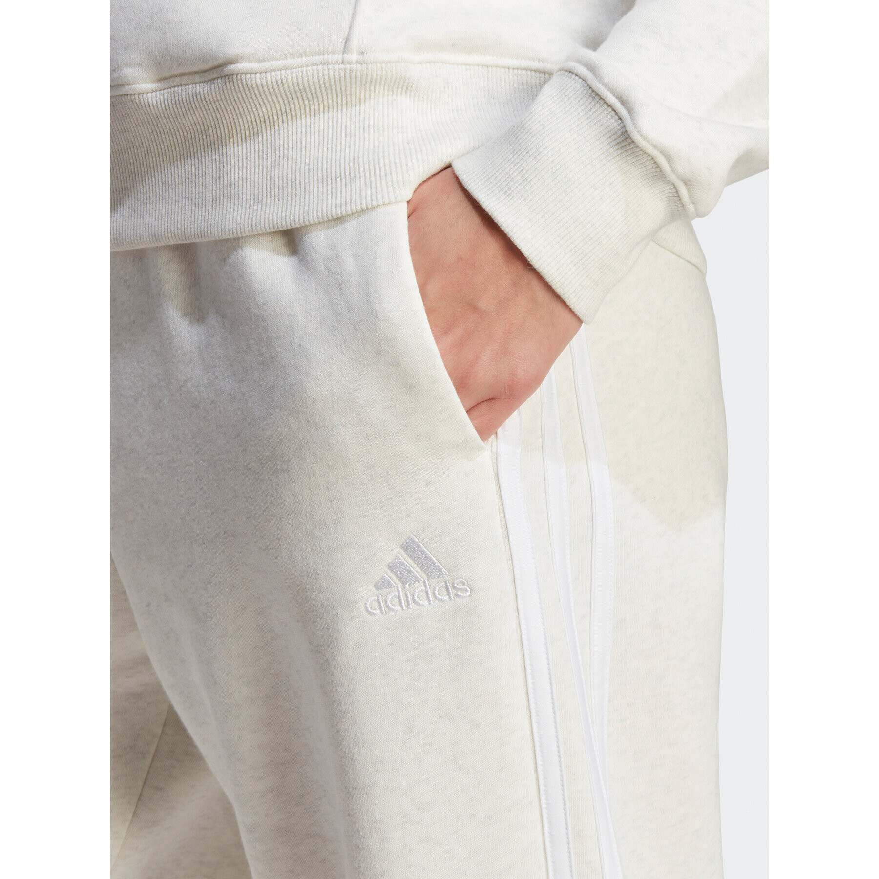 adidas Pantaloni trening Essentials 3-Stripes Open Hem Fleece IM0248 Écru Loose Fit - Pled.ro