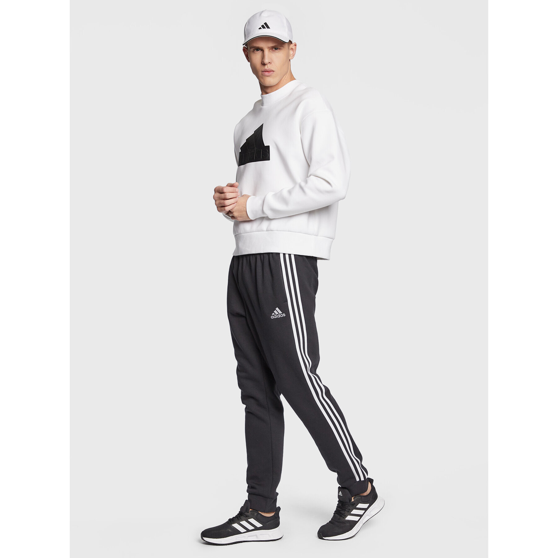 adidas Pantaloni trening Essentials Fleece GK8821 Negru Regular Fit - Pled.ro