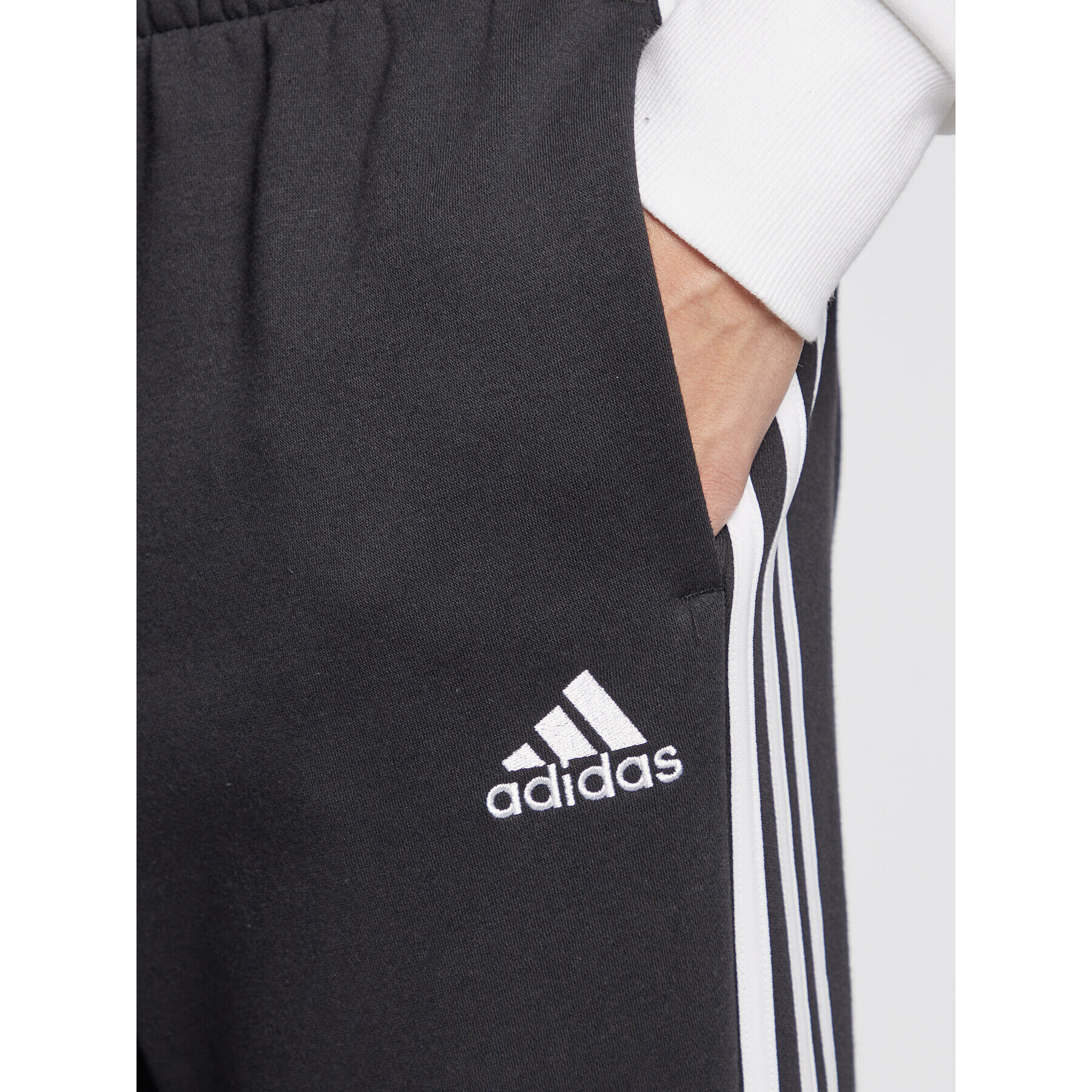 adidas Pantaloni trening Essentials Fleece GK8821 Negru Regular Fit - Pled.ro