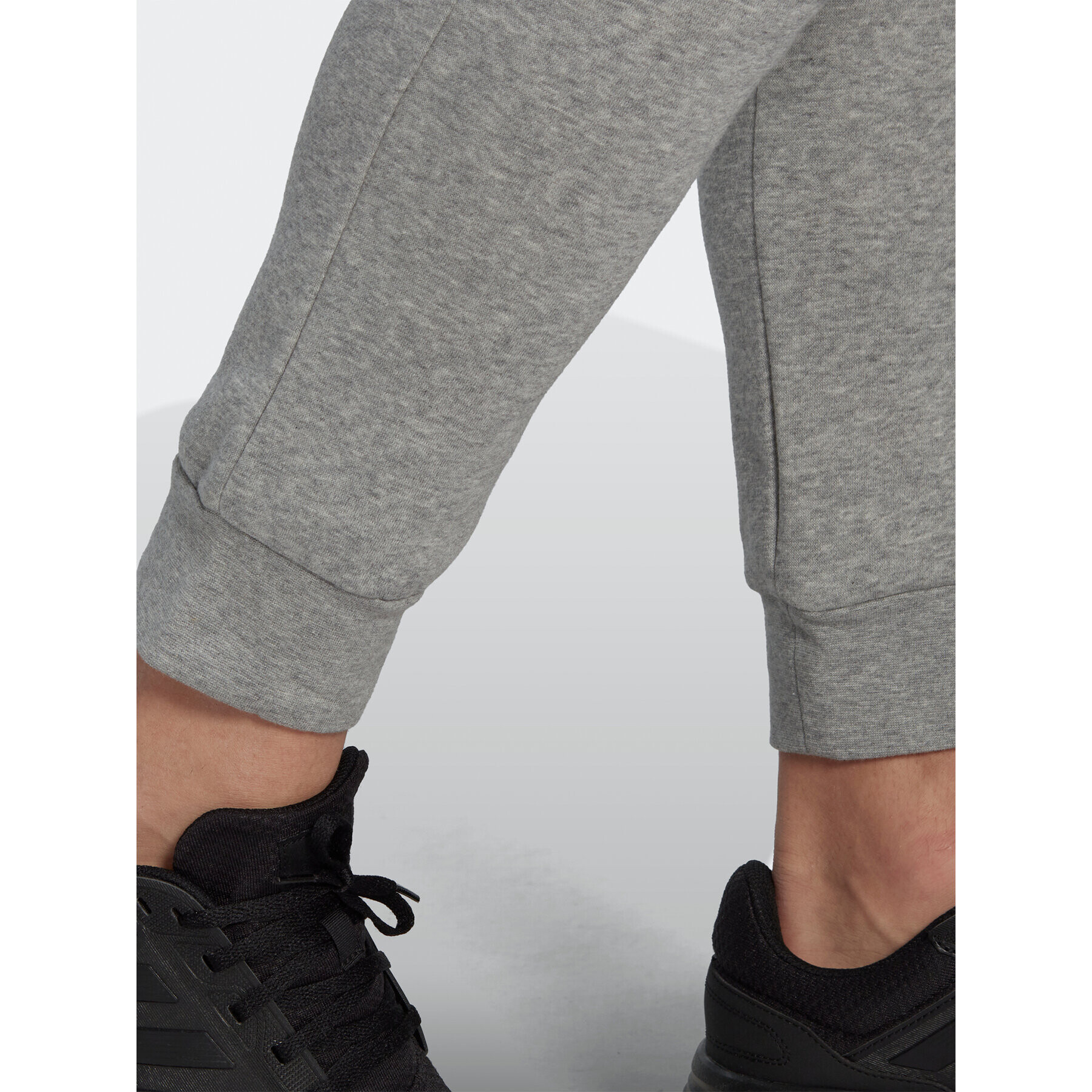 adidas Pantaloni trening Essentials Fleece HL2230 Gri Regular Fit - Pled.ro