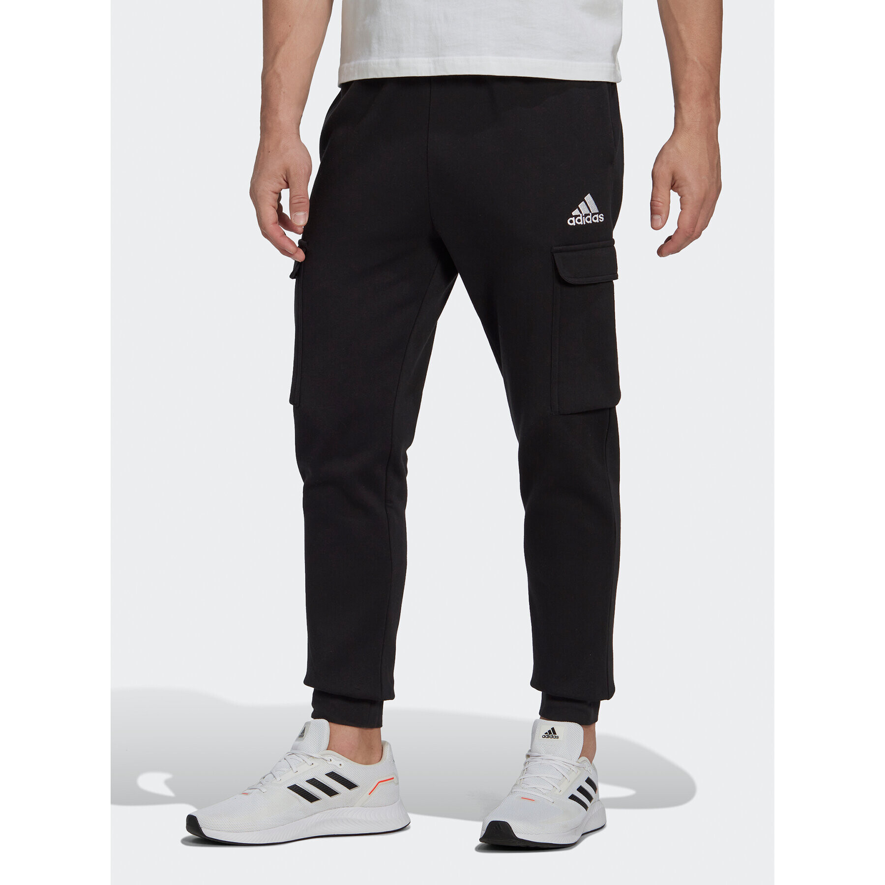 adidas Pantaloni trening Essentials Fleece Regular Tapered Cargo Joggers HL2226 Negru Regular Fit - Pled.ro